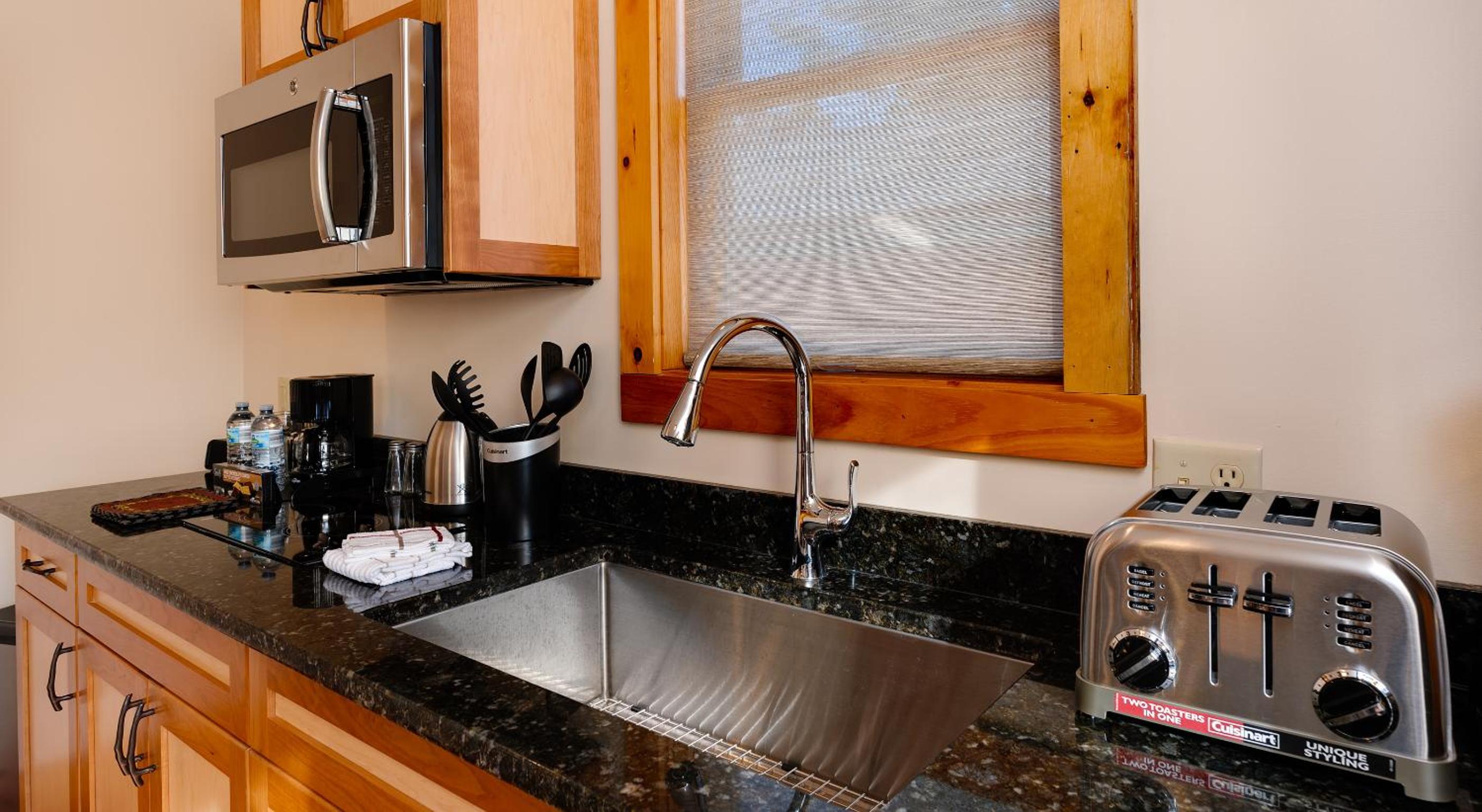 Cobble Mountain Lodge