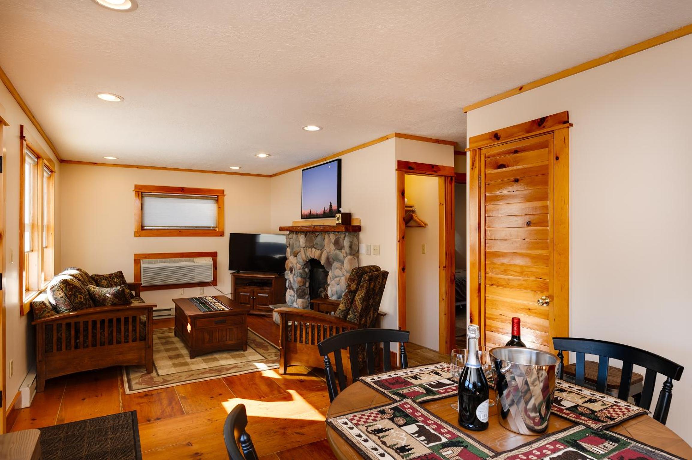 Cobble Mountain Lodge