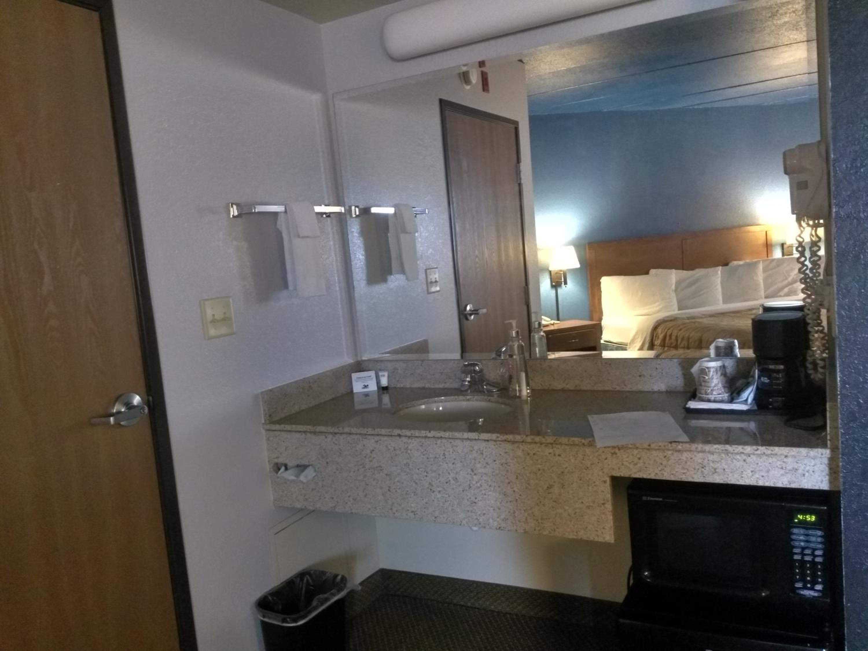 Madelia Hotel & Suites