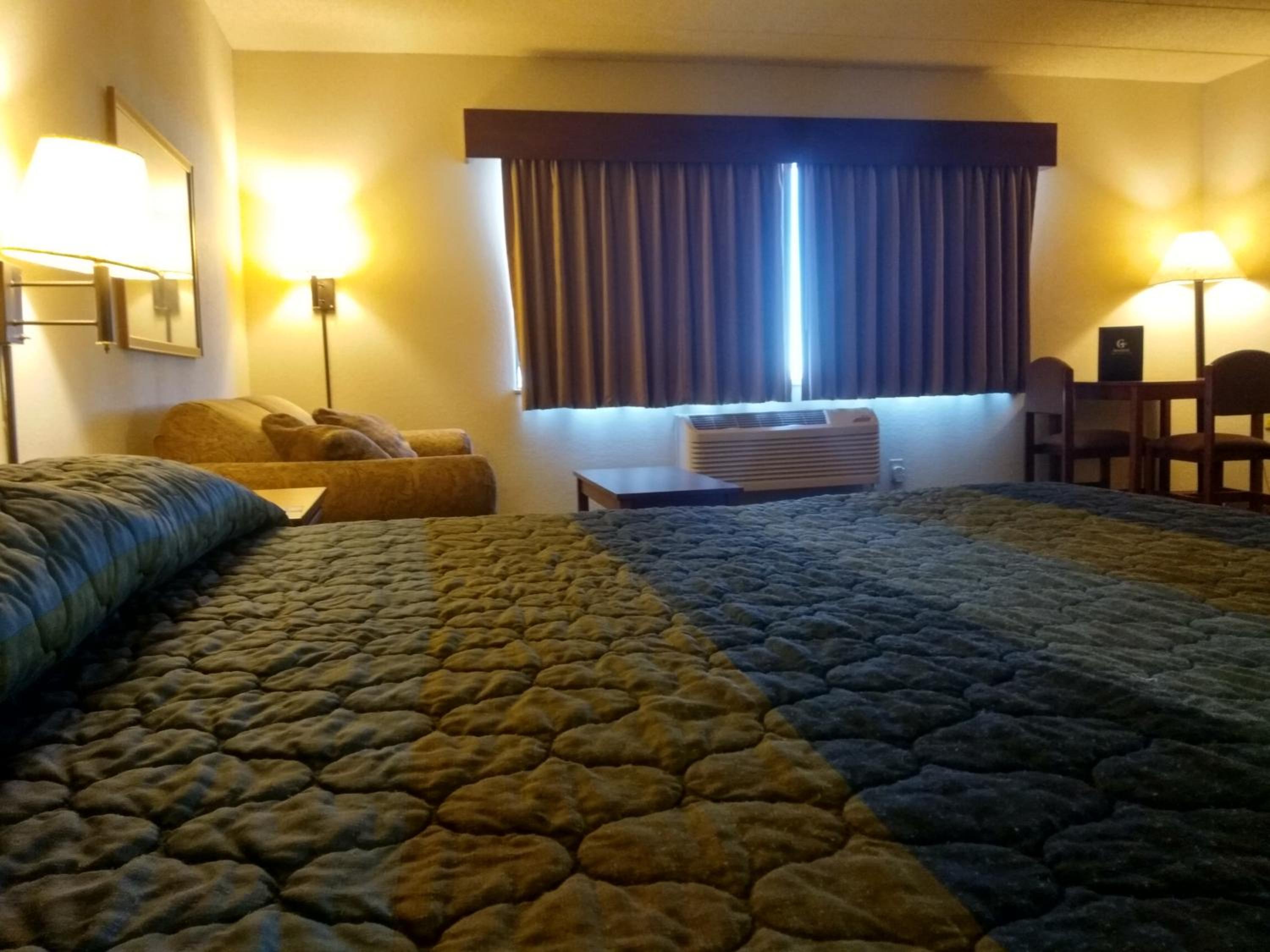 Madelia Hotel & Suites