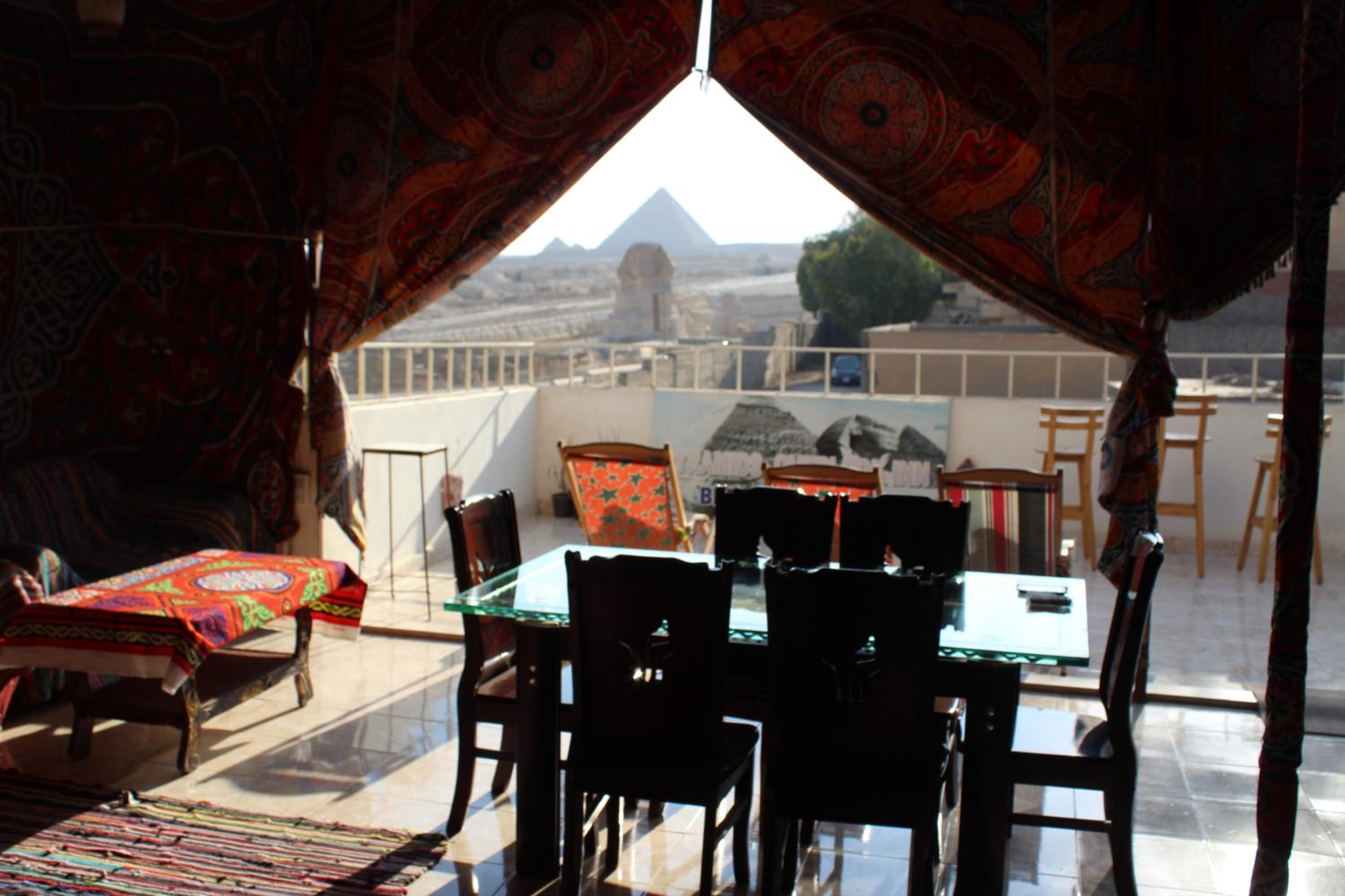 Pyramids Overlook Inn