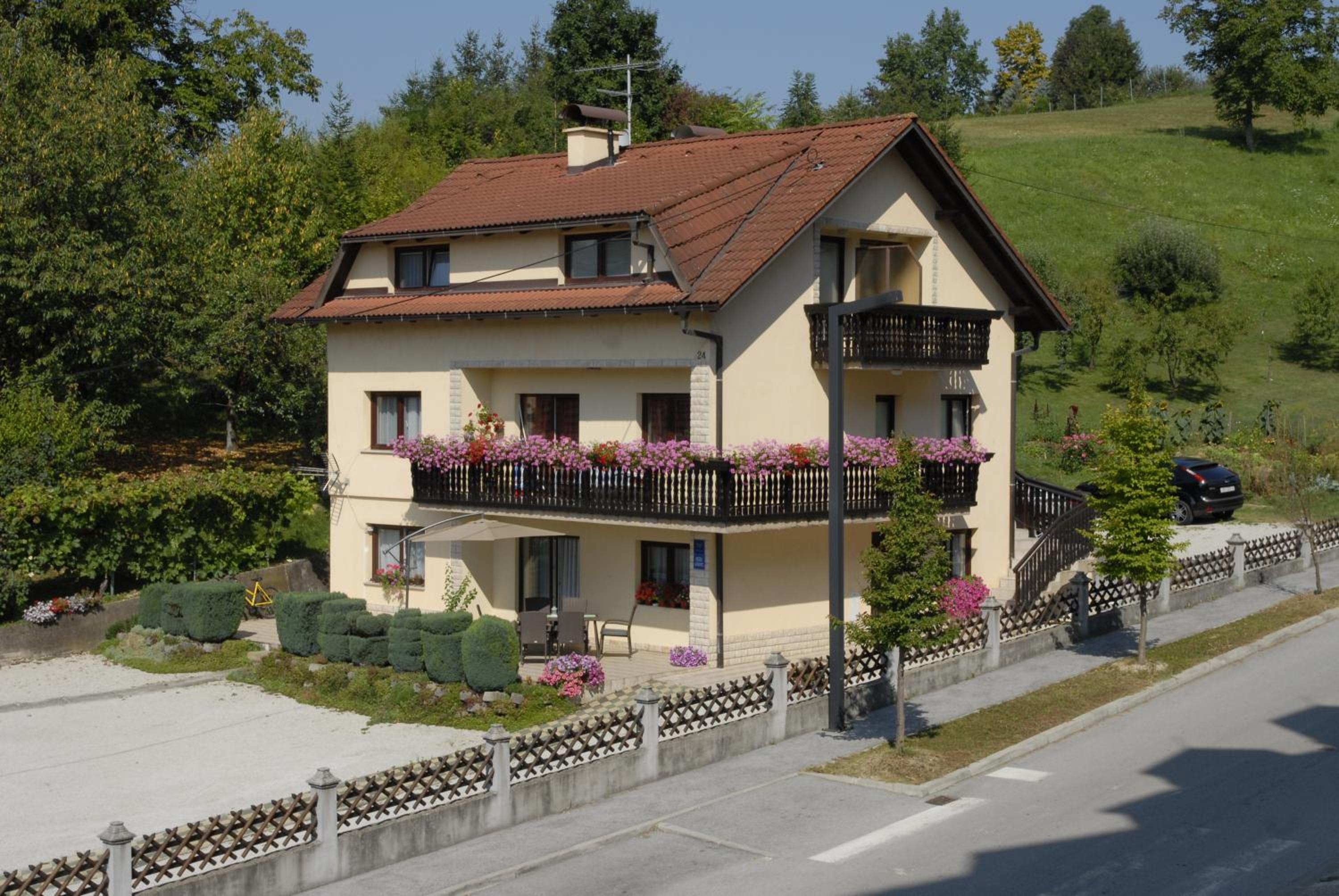Apartmani i sobe Đurđan view 3
