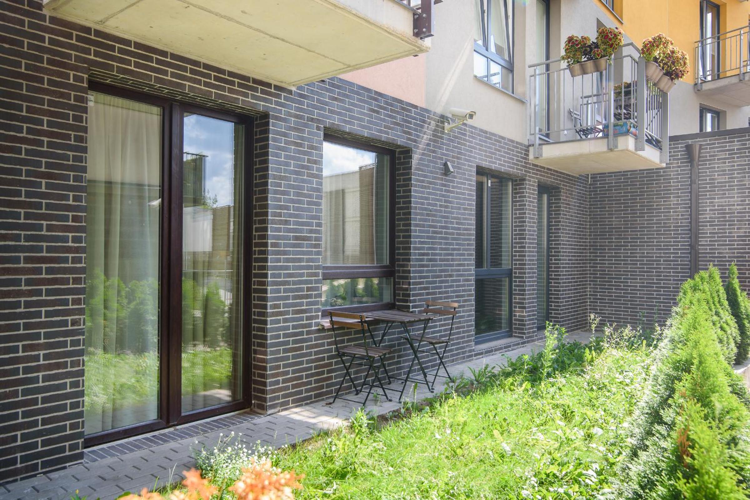 #stayhere - Comfy & Stylish Studio with Green Patio close to Old Town view 3