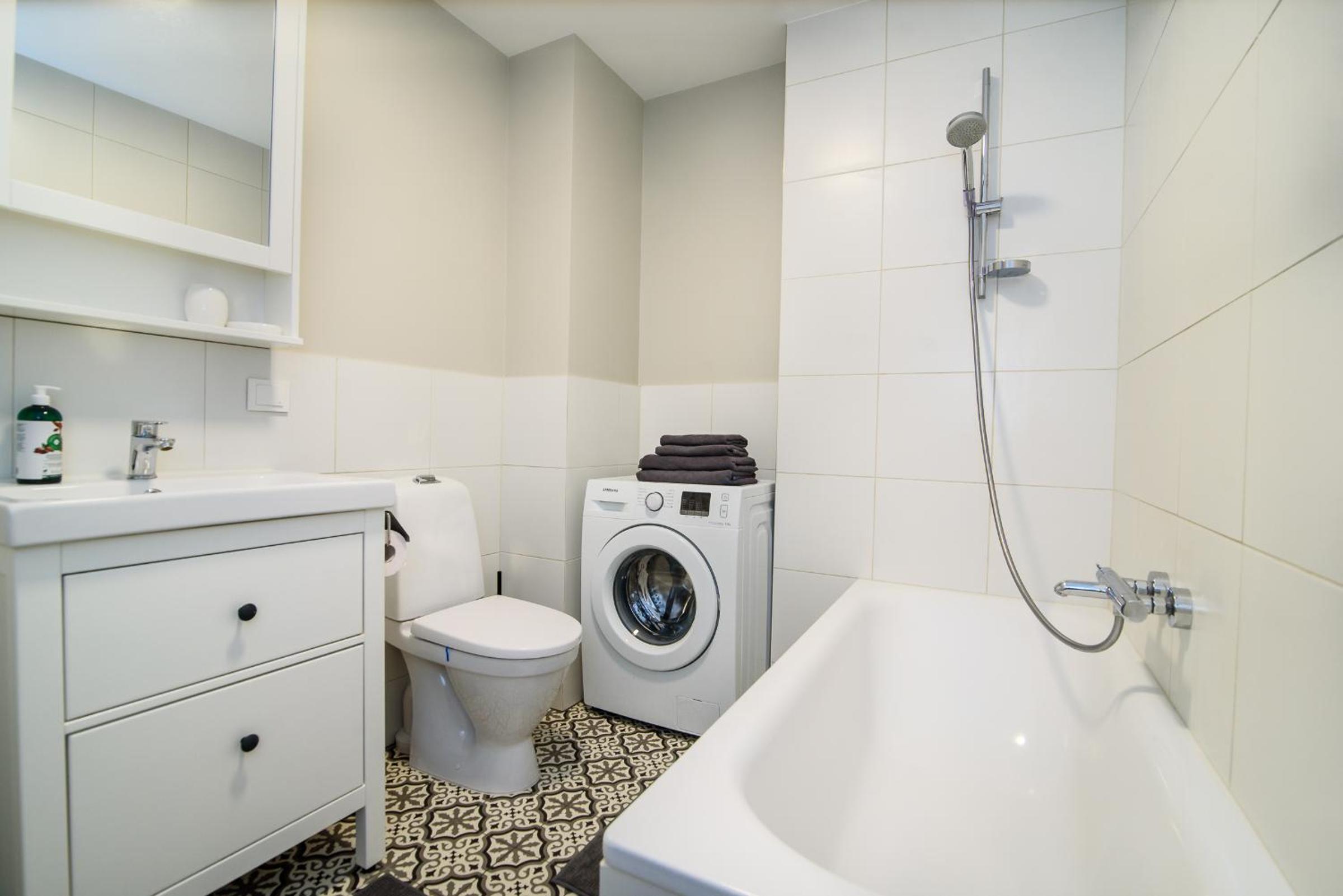 #stayhere - Comfy & Stylish Studio with Green Patio close to Old Town view 5