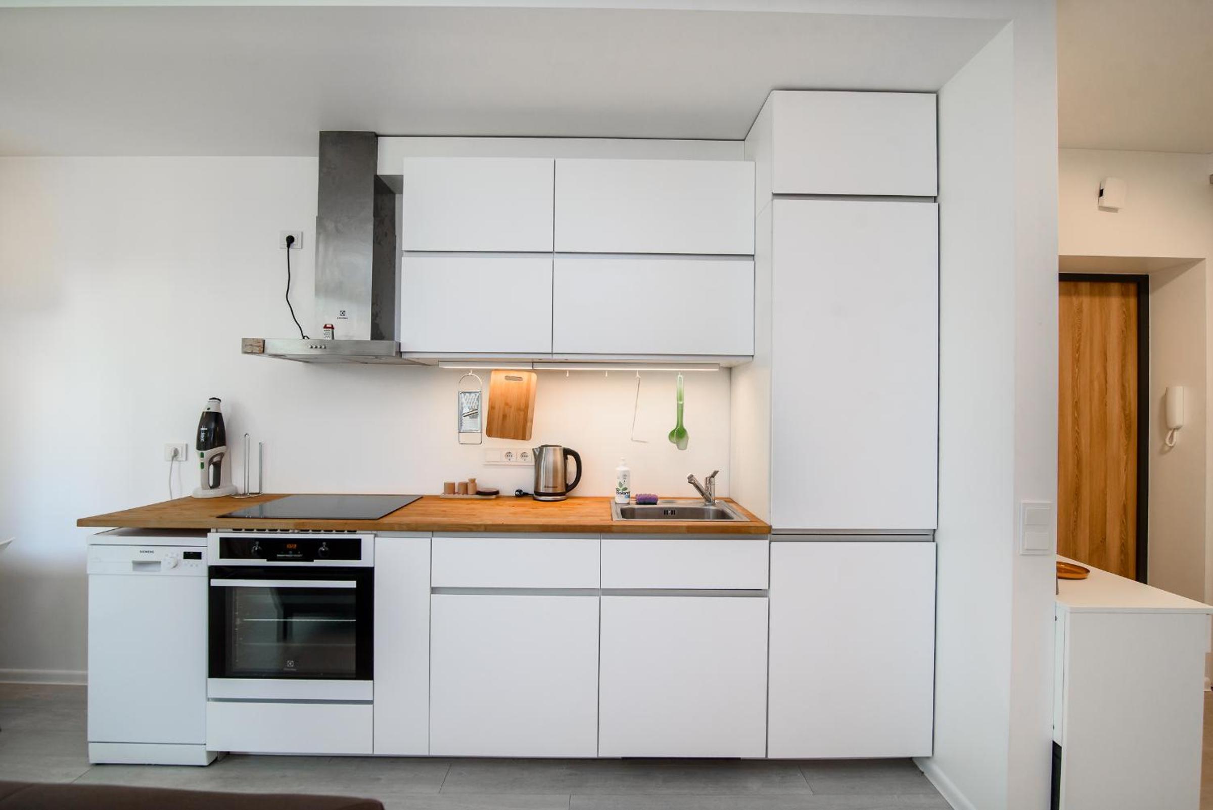 #stayhere - Comfy & Stylish Studio with Green Patio close to Old Town view 2