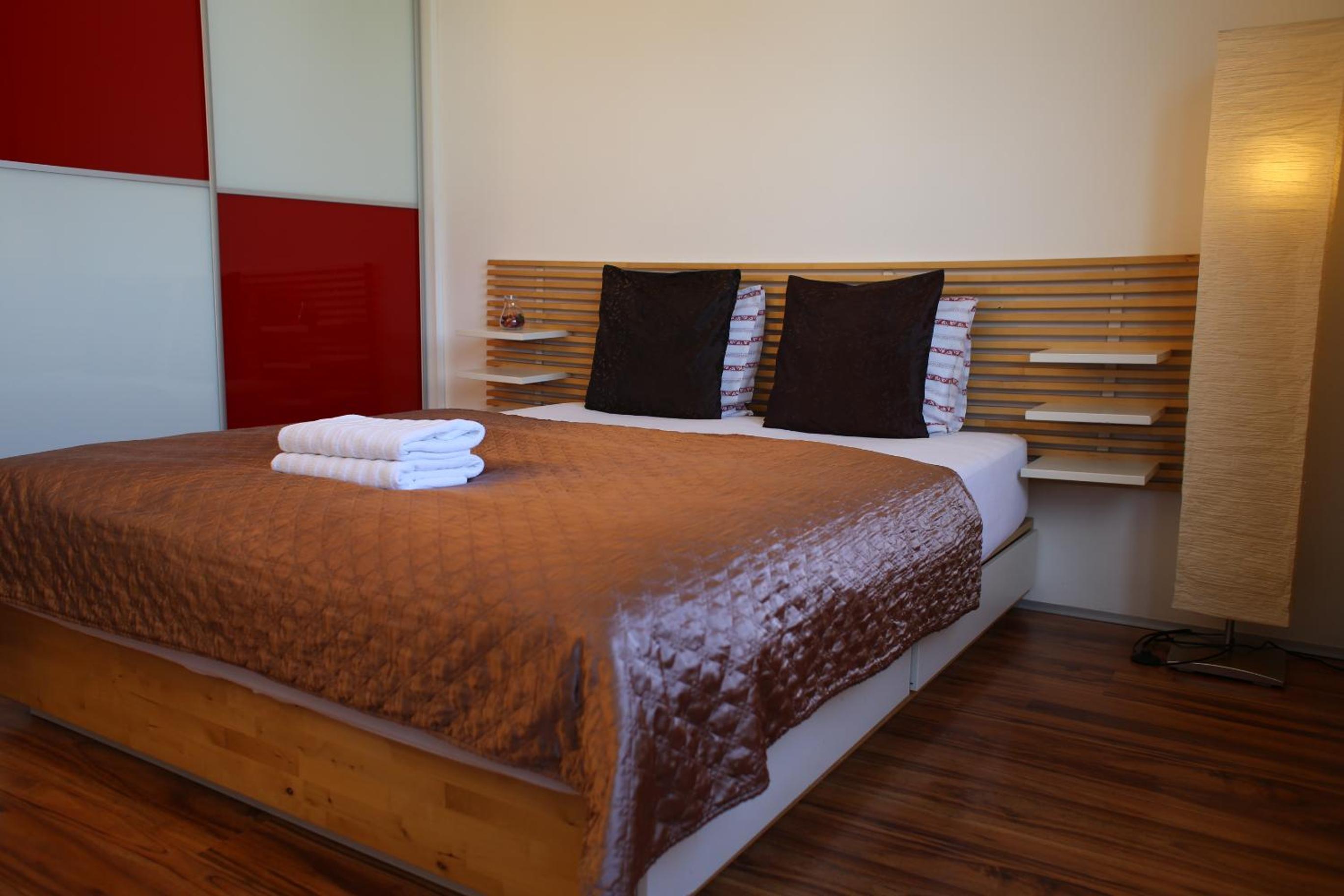 Golden Family Apartments