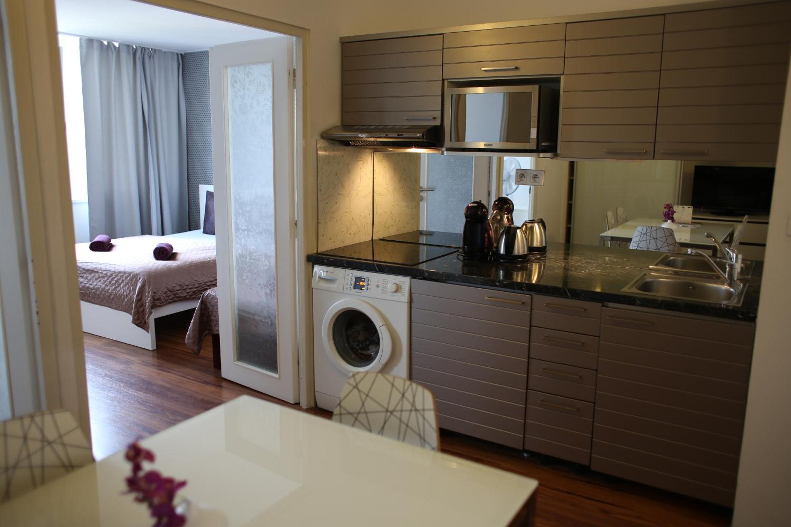 Golden Family Apartments