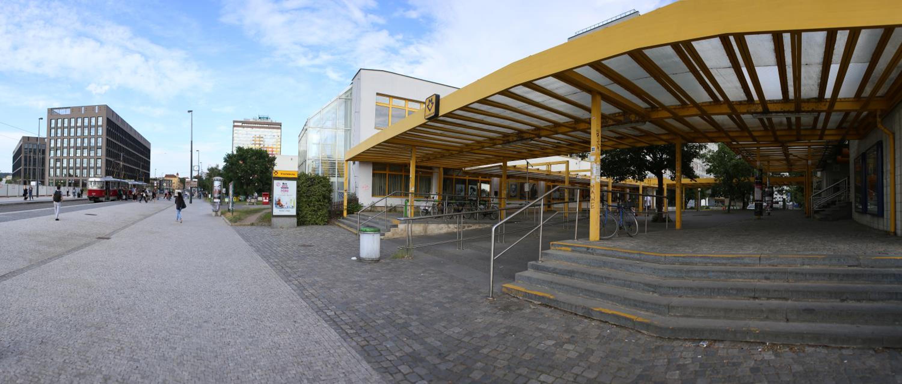 Golden Family Apartments