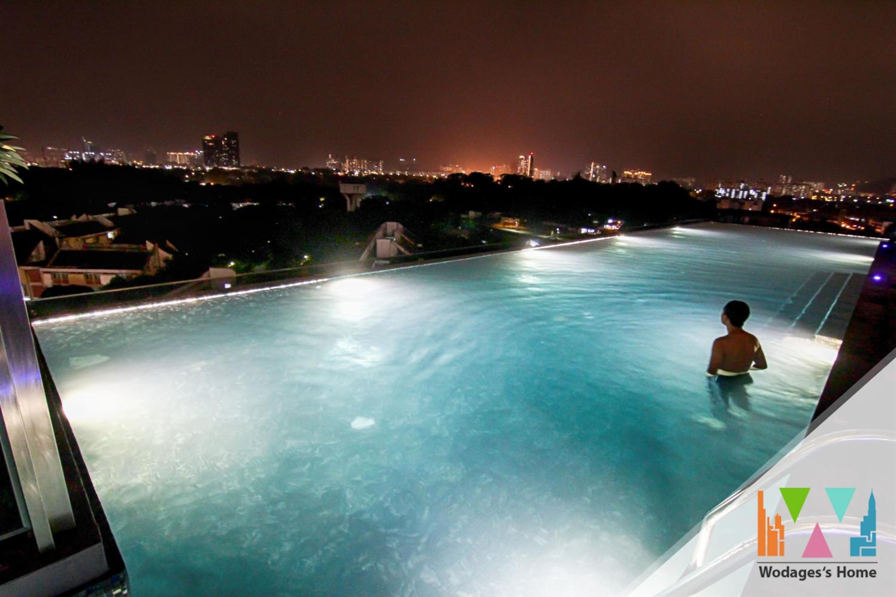 Expressionz KLCC by Wodages