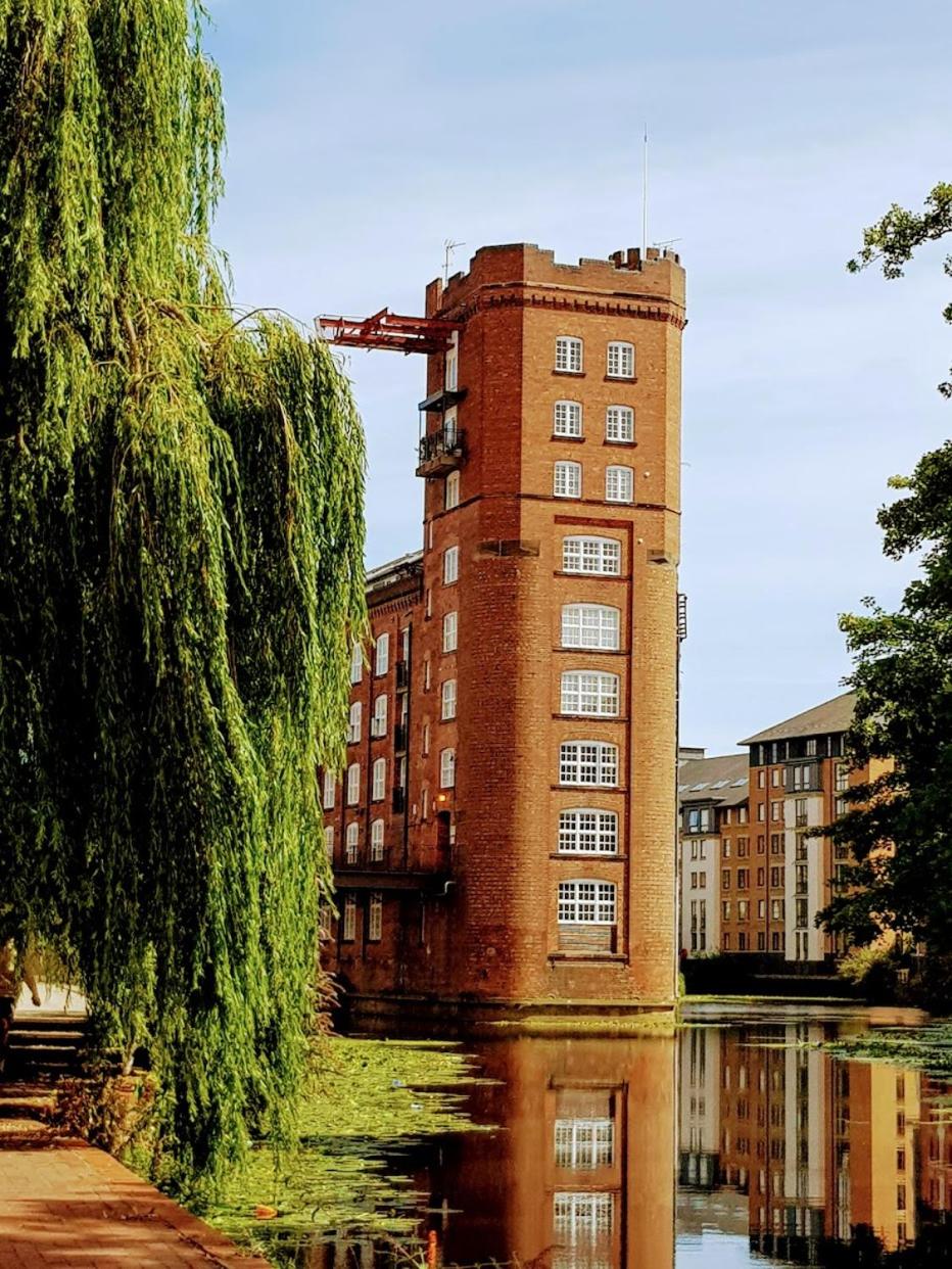 Cocoa River - Quiet city centre, close to the Shambles, on the river, two bed, two bath, allocated parking view 4