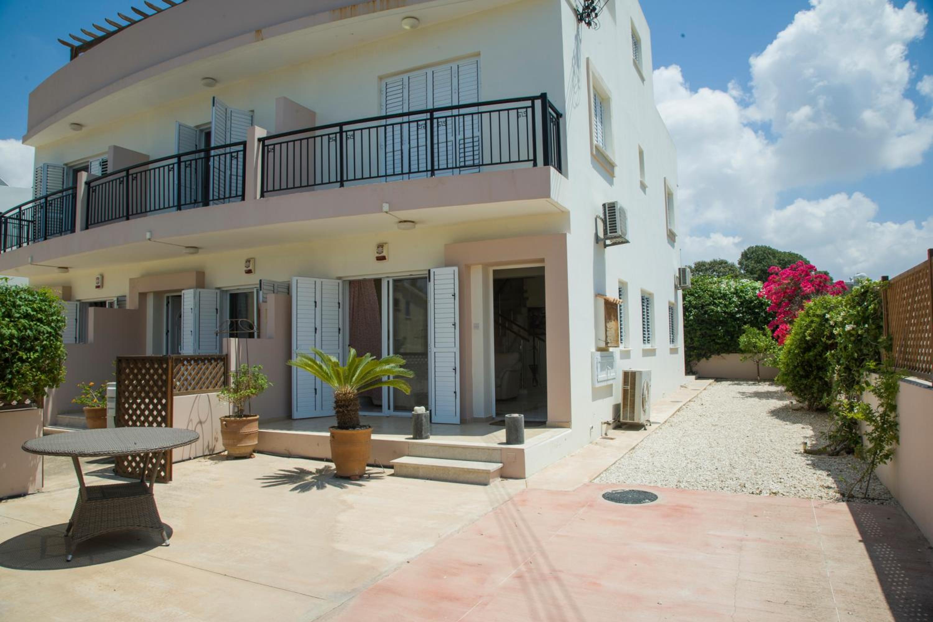 The Paradise Townhouses By Taimoura