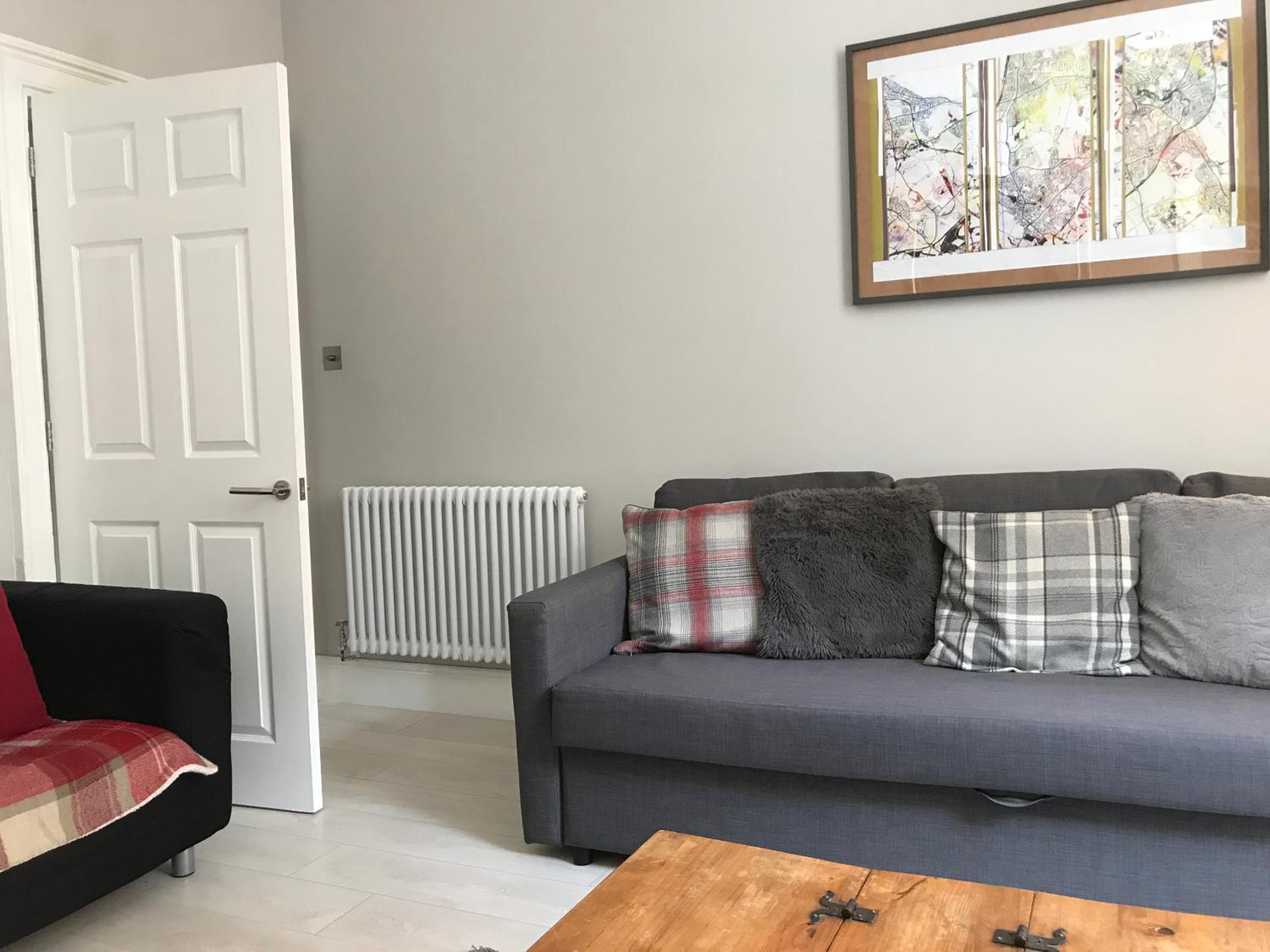 Heart Of Edinburgh City Flat