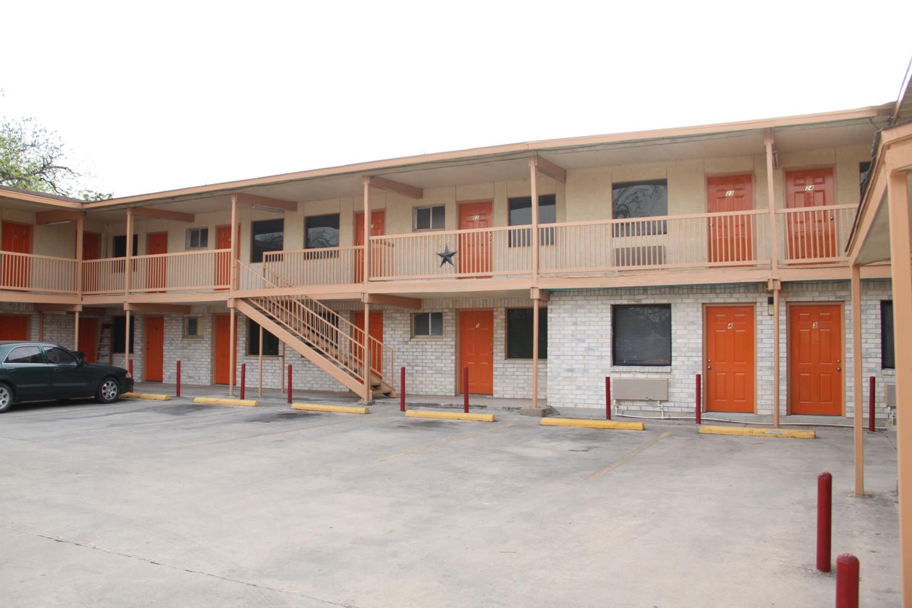 Choice Inn San Antonio - Image 1