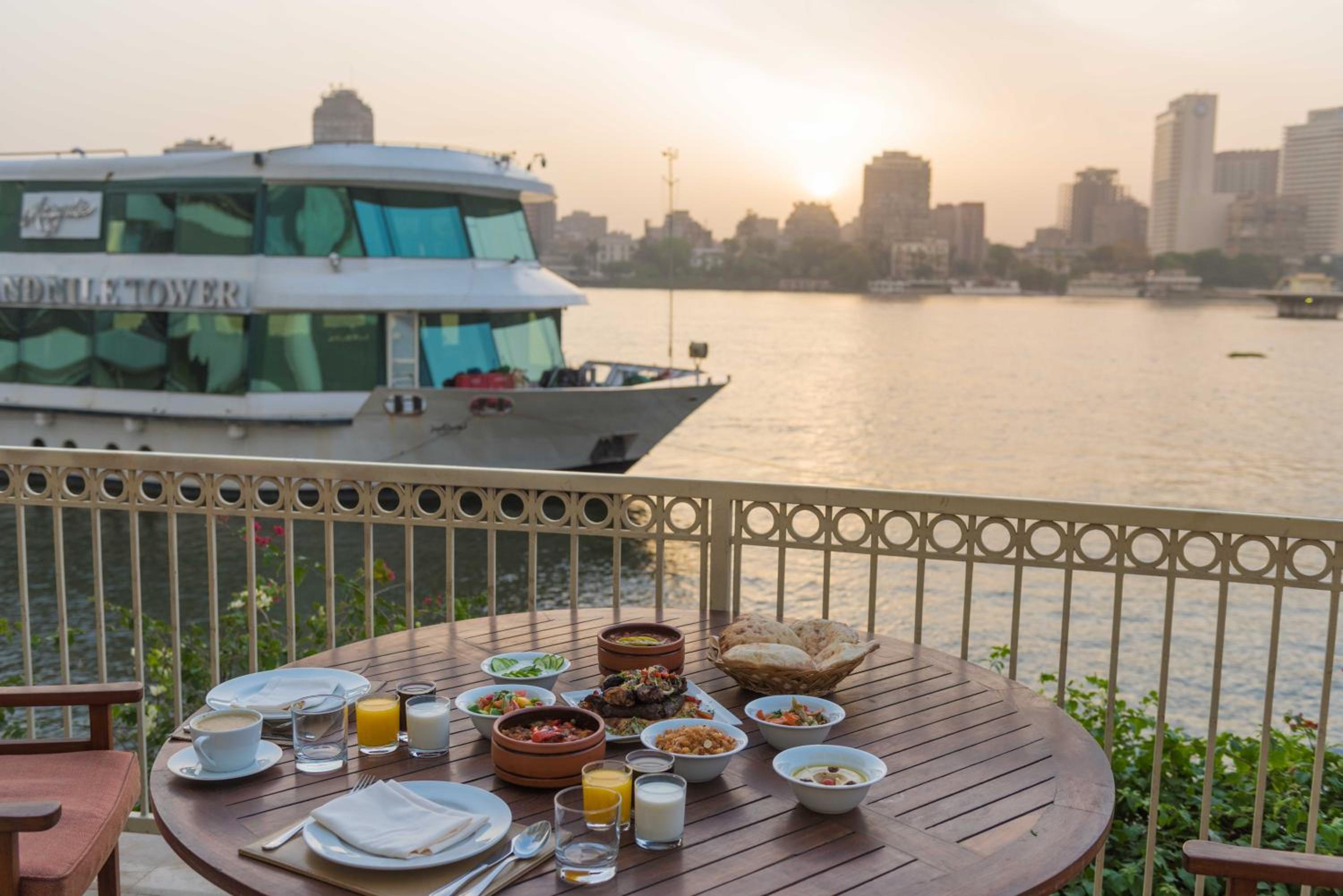 Hilton Cairo Grand Nile 85