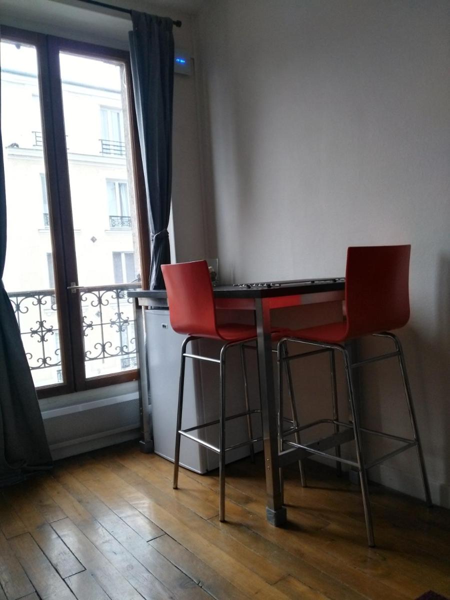 Charming Parisian studio!