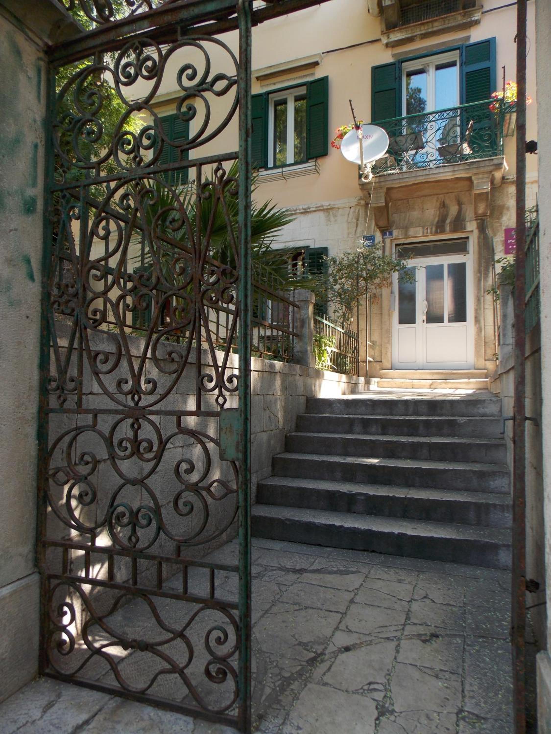Photo 6