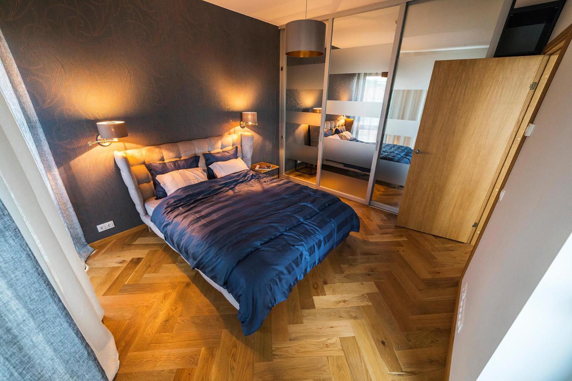 Modern Luxury Apartment in City Centre view 5