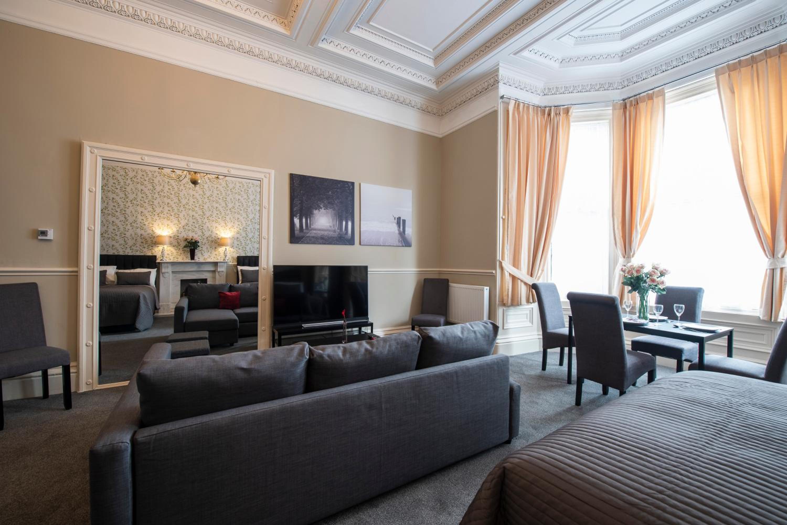 Grosvenor Suites
