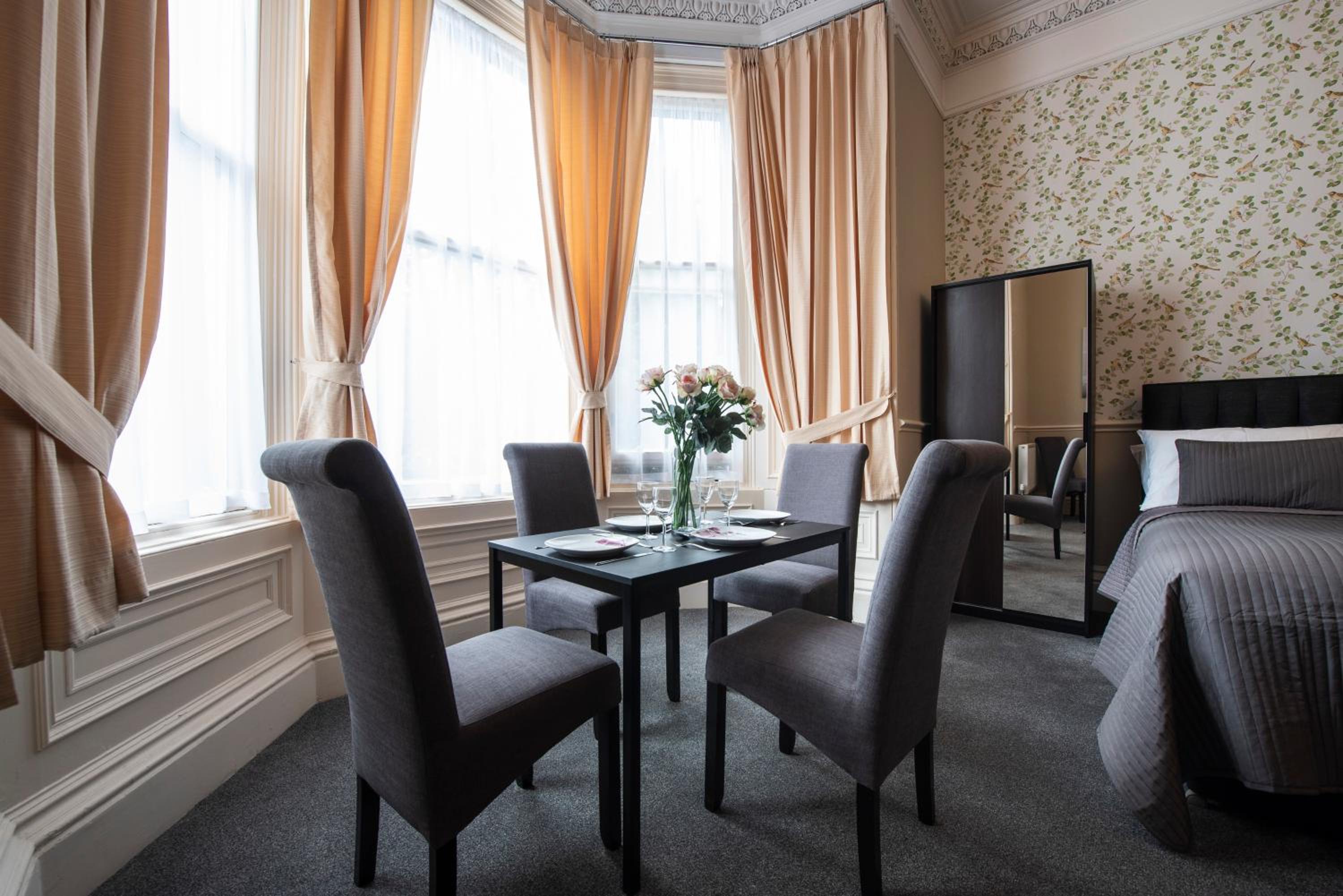 Grosvenor Suites