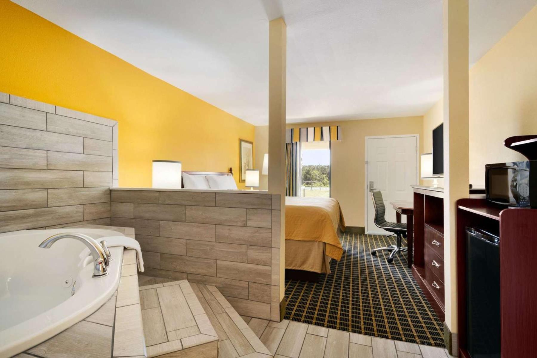 Travelodge by Wyndham Unadilla - Perry Near I-75