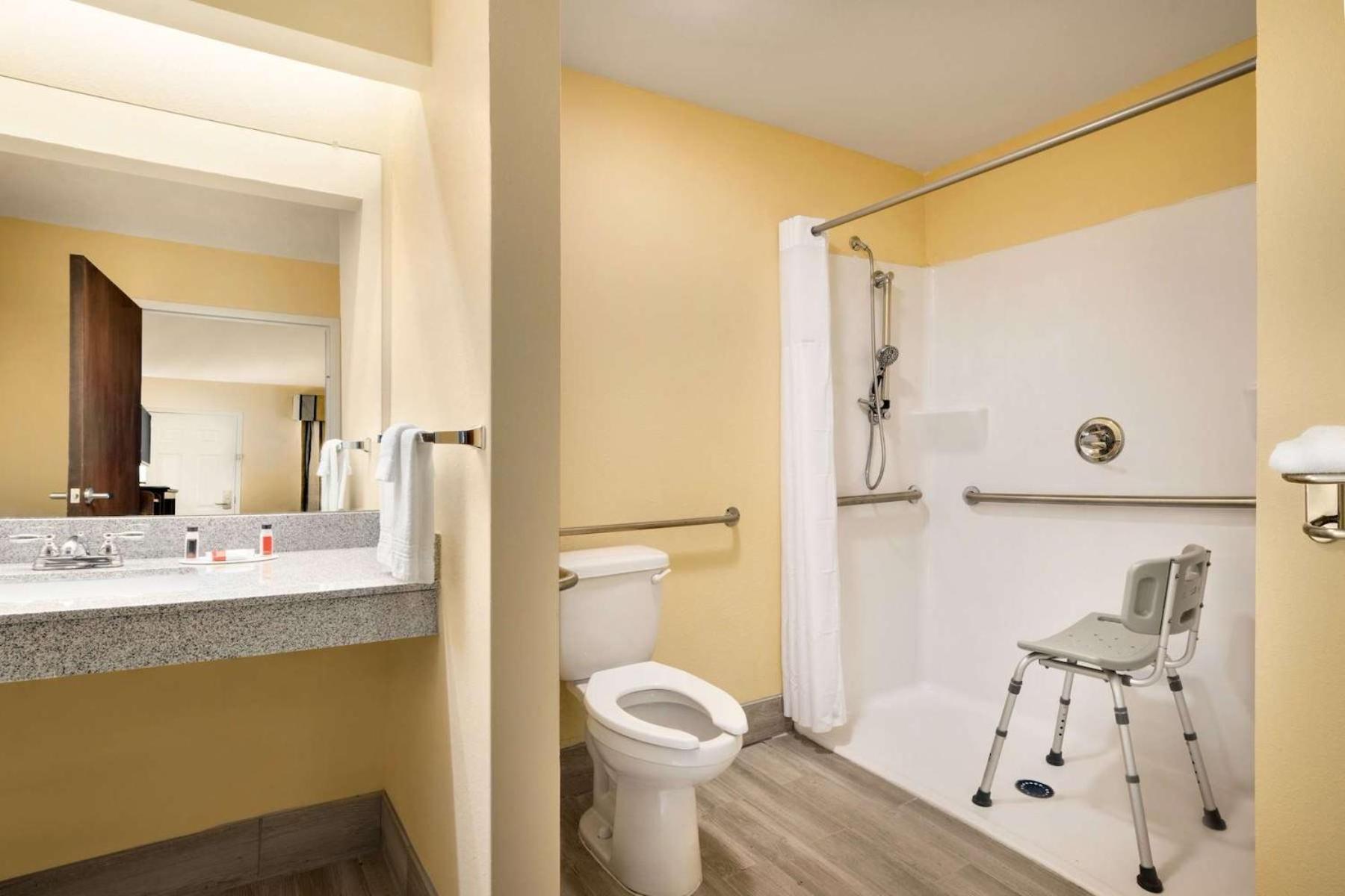 Travelodge by Wyndham Unadilla - Perry Near I-75