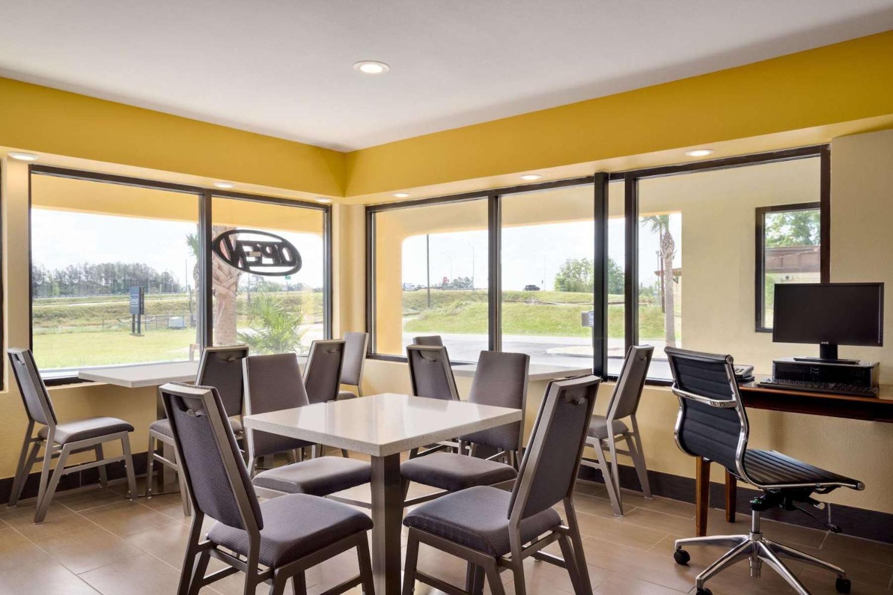 Travelodge by Wyndham Unadilla - Perry Near I-75
