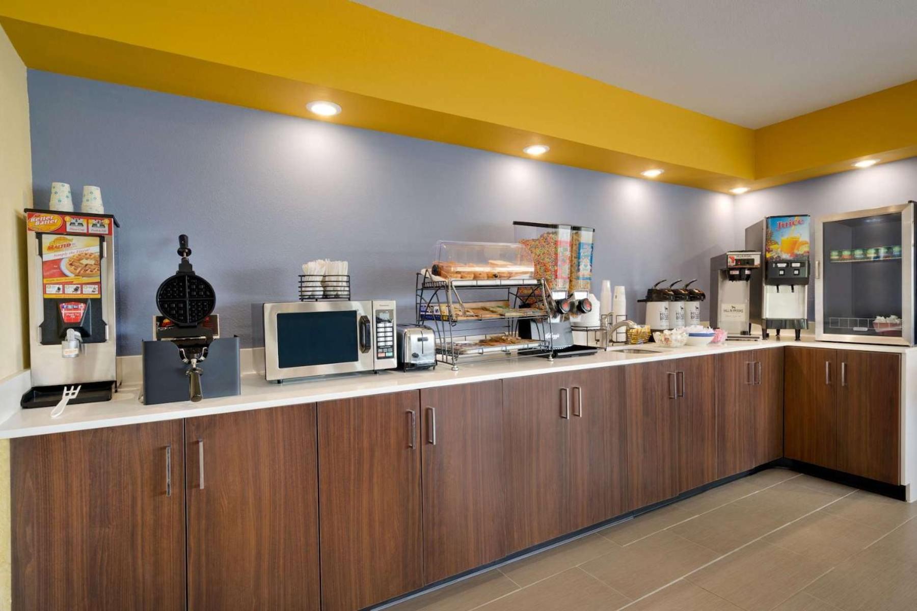 Travelodge by Wyndham Unadilla - Perry Near I-75