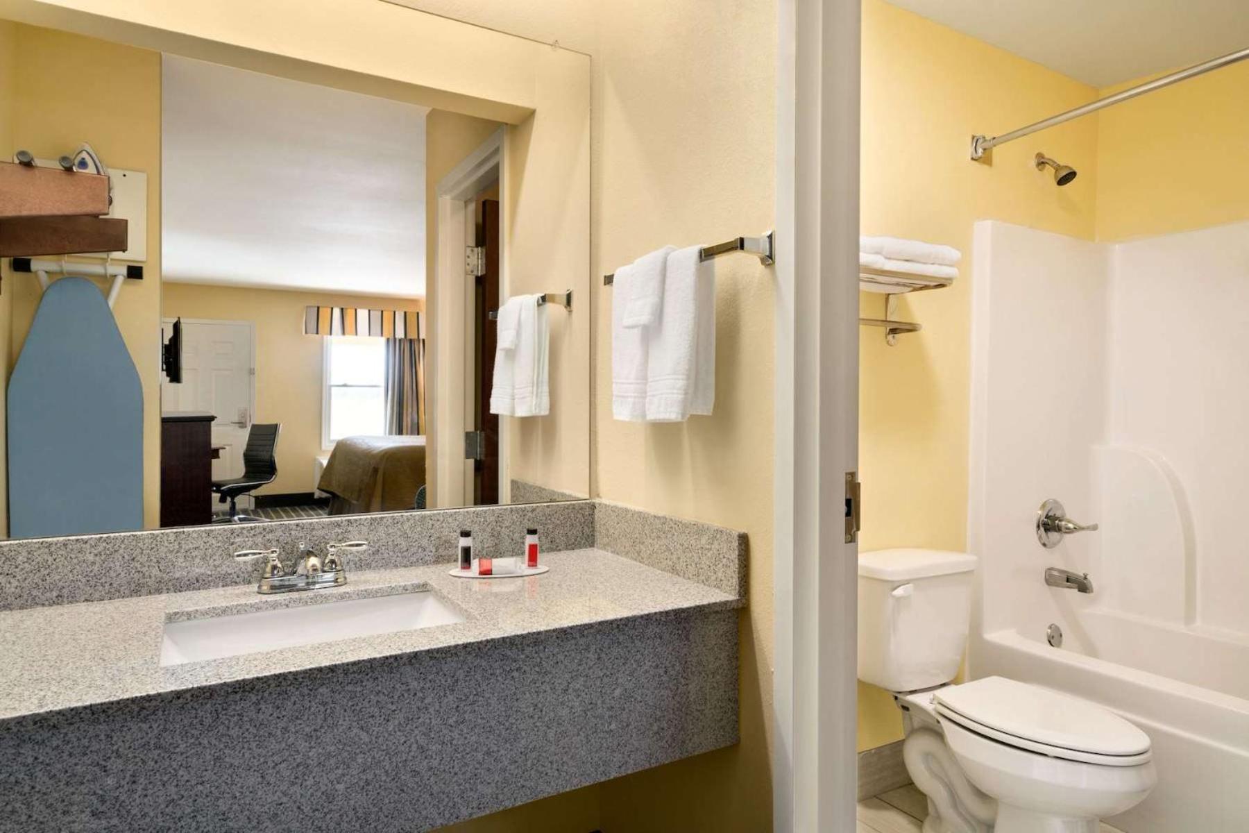 Travelodge by Wyndham Unadilla - Perry Near I-75