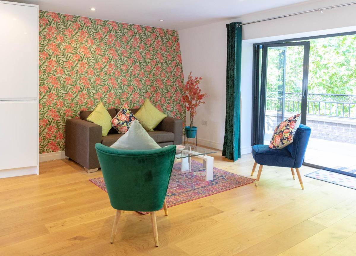 Penthouse with Terrace 5 mins walk to City Centre & Colleges & Sleeps 6 view 5