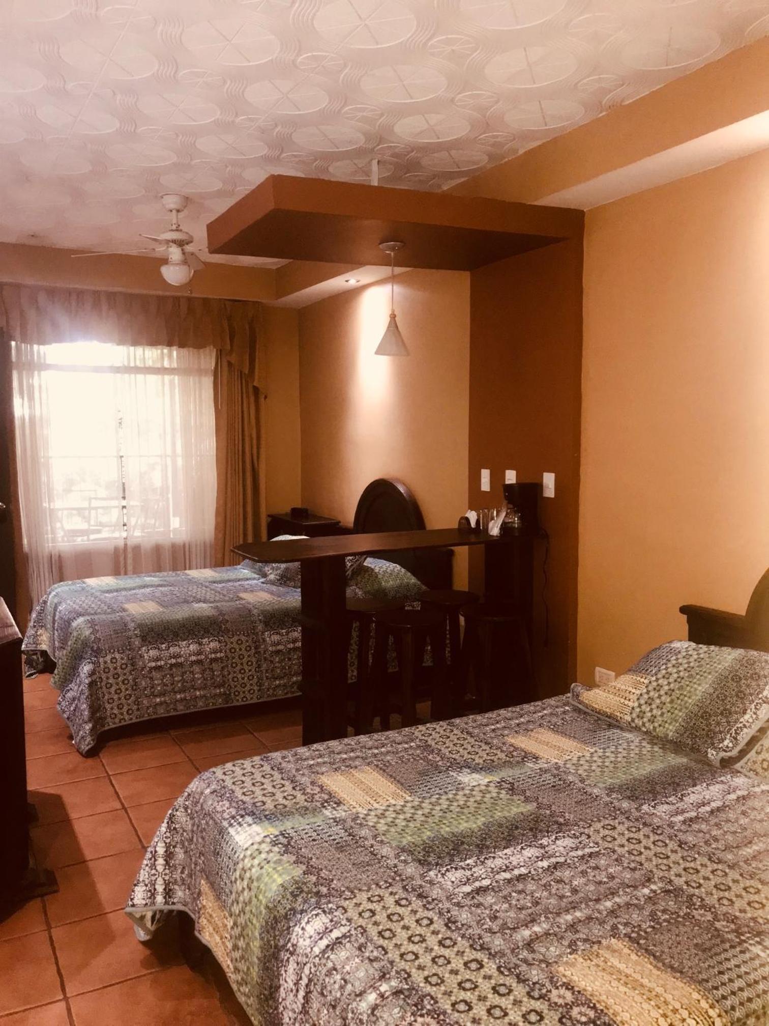 Melrost Airport Bed & Breakfast