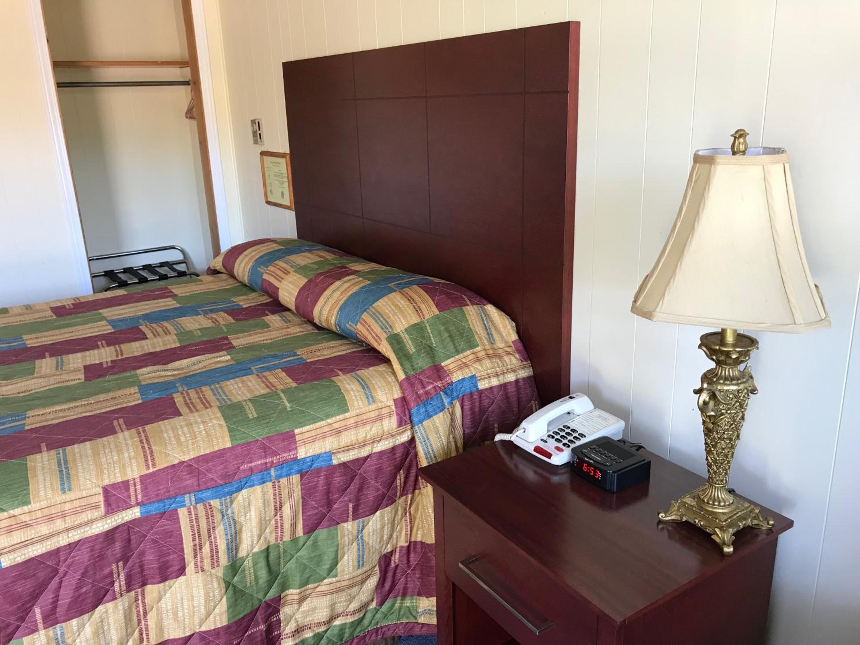 Deep River Motel