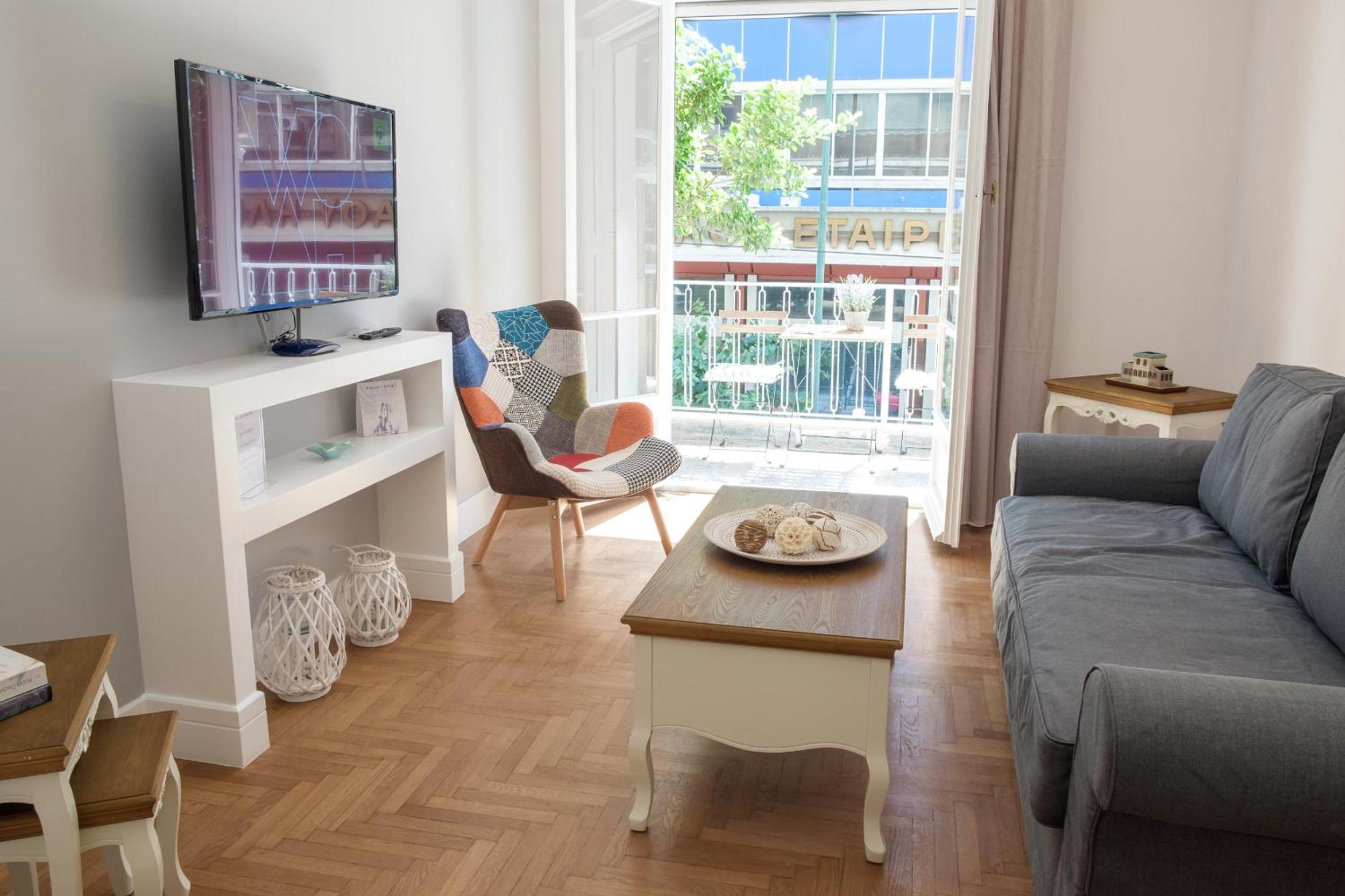 Elegant 2BD Apartment in the heart of Athens photo 3