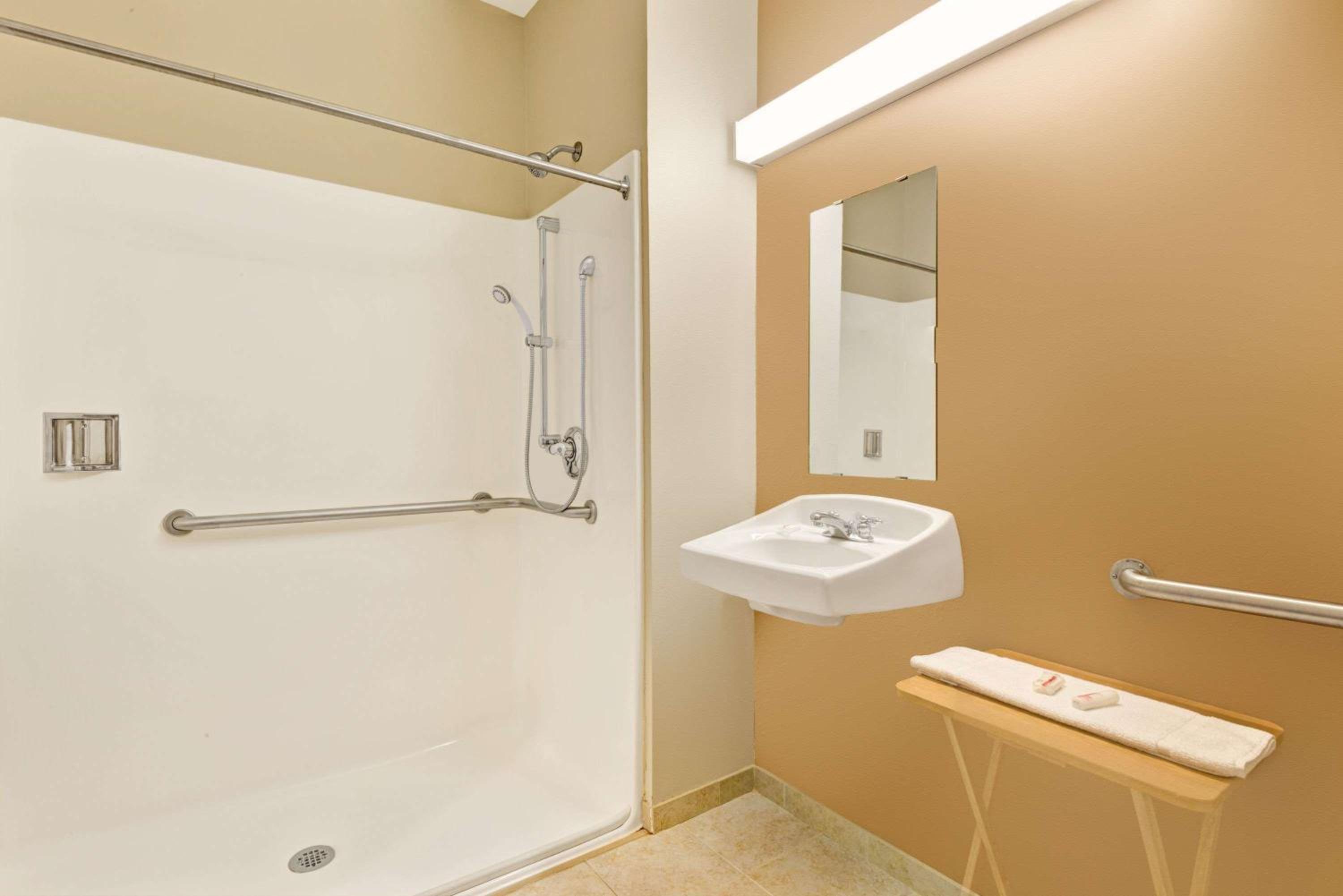 New York City Vacations - York Microtel Inn  Suites by Wyndham - Property Image 7
