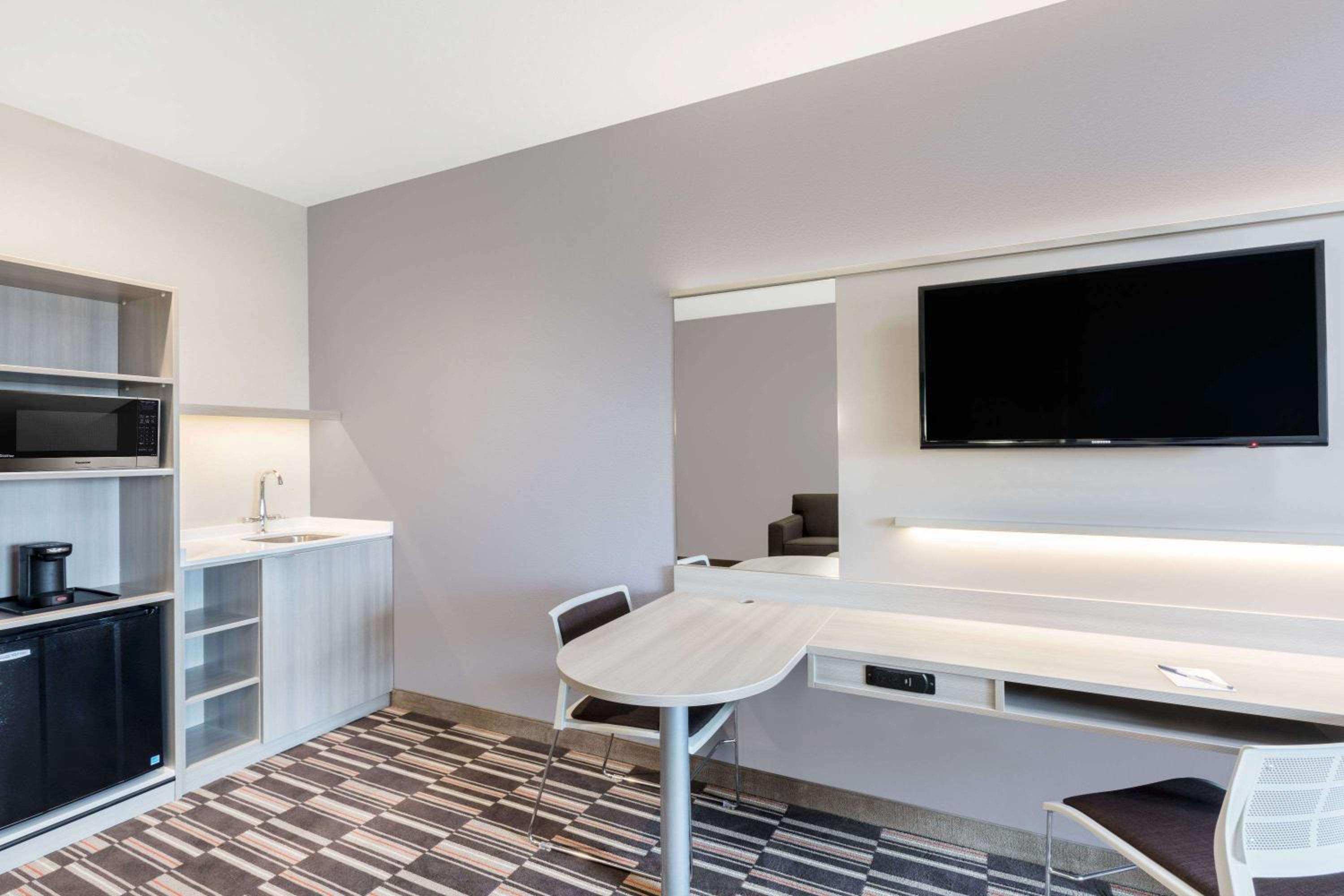 Perry Vacations - Microtel Inn  Suites by Wyndham Perry - Property Image 9