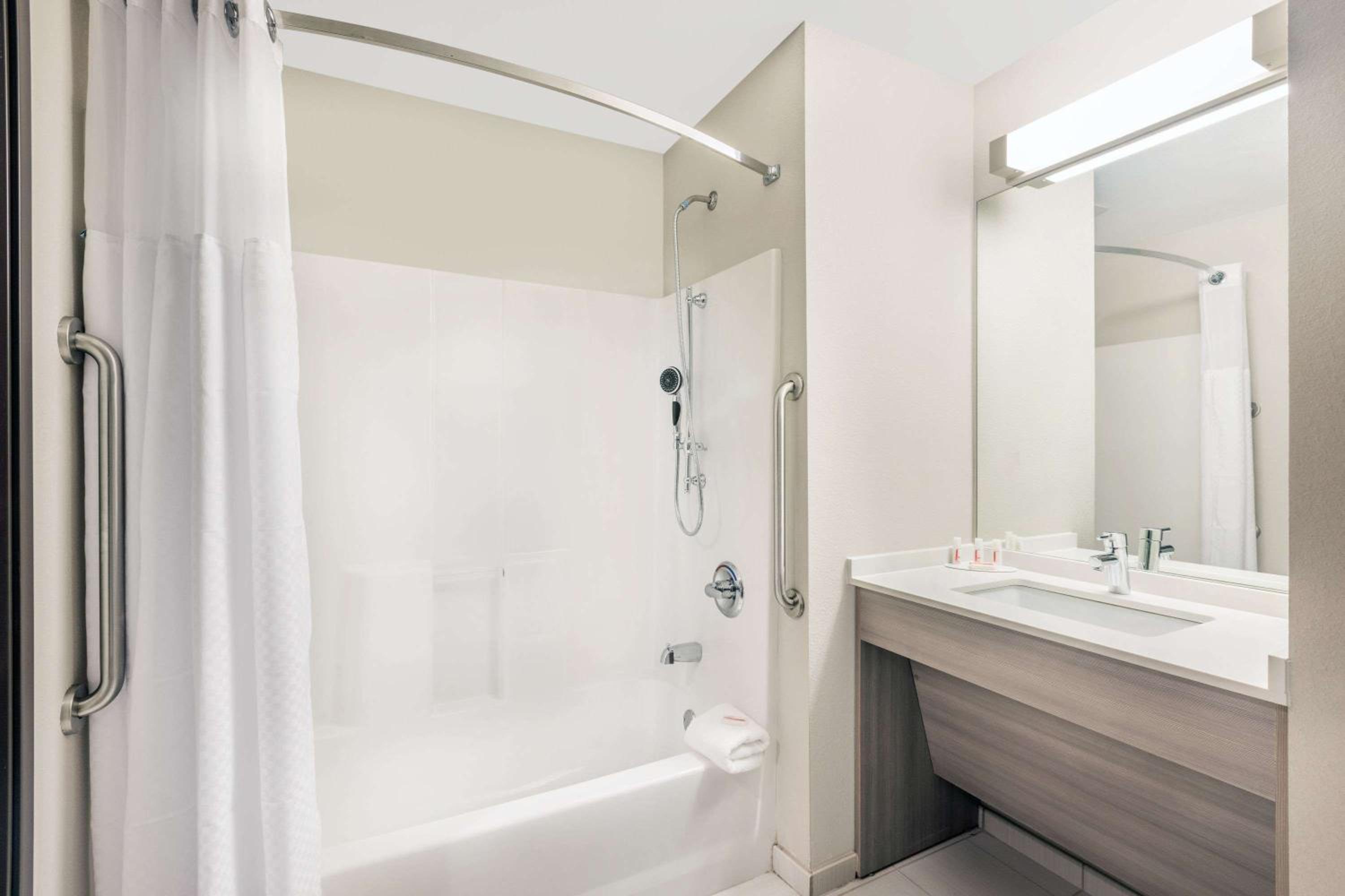Perry Vacations - Microtel Inn  Suites by Wyndham Perry - Property Image 12