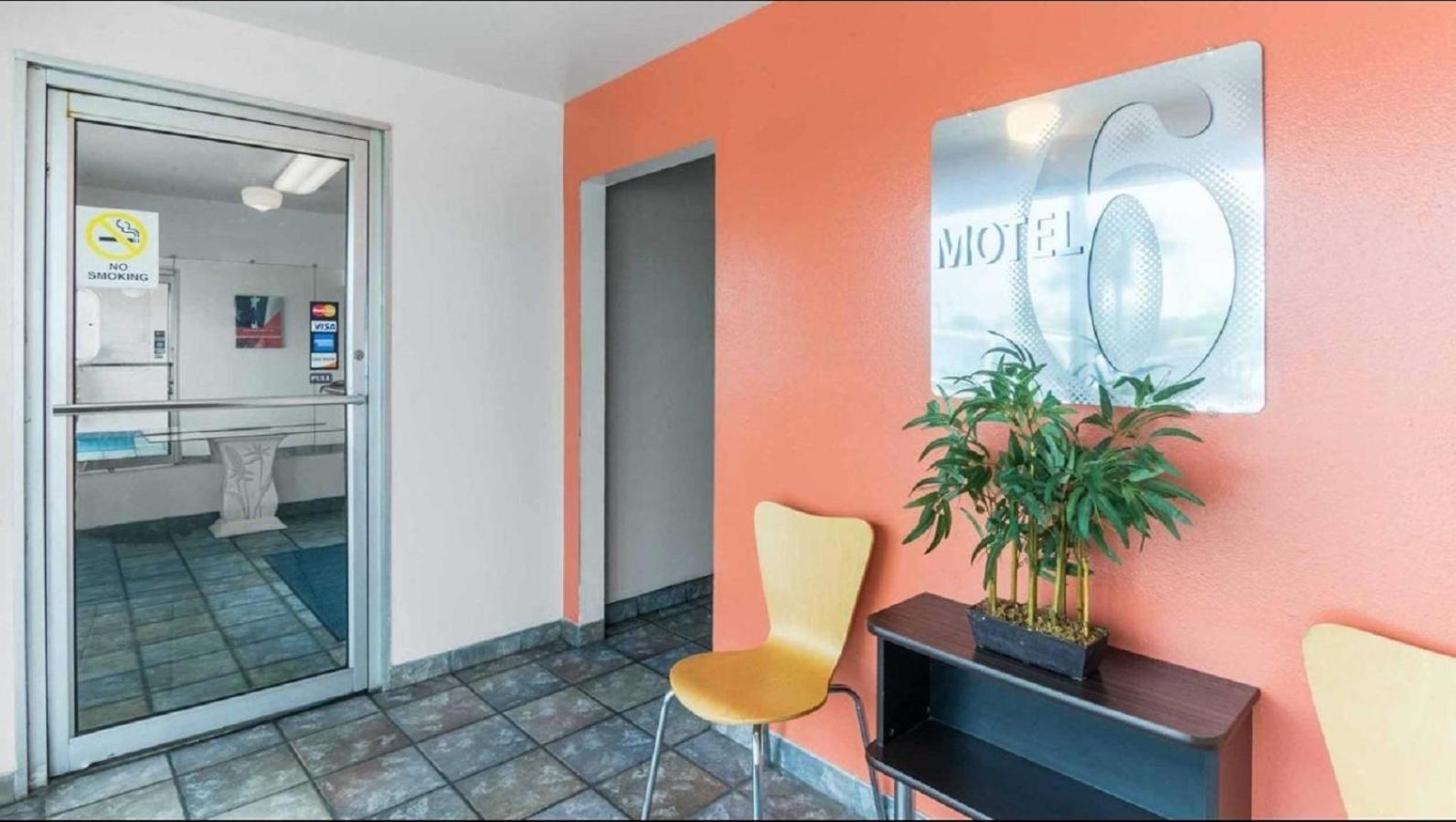 Motel 6 - Pensacola West view 4