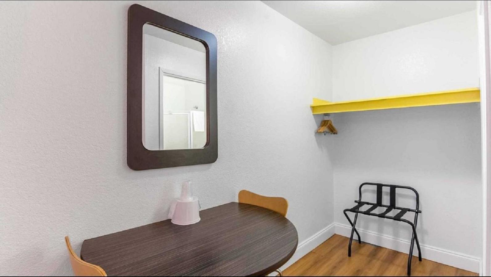 Motel 6 - Pensacola West view 3