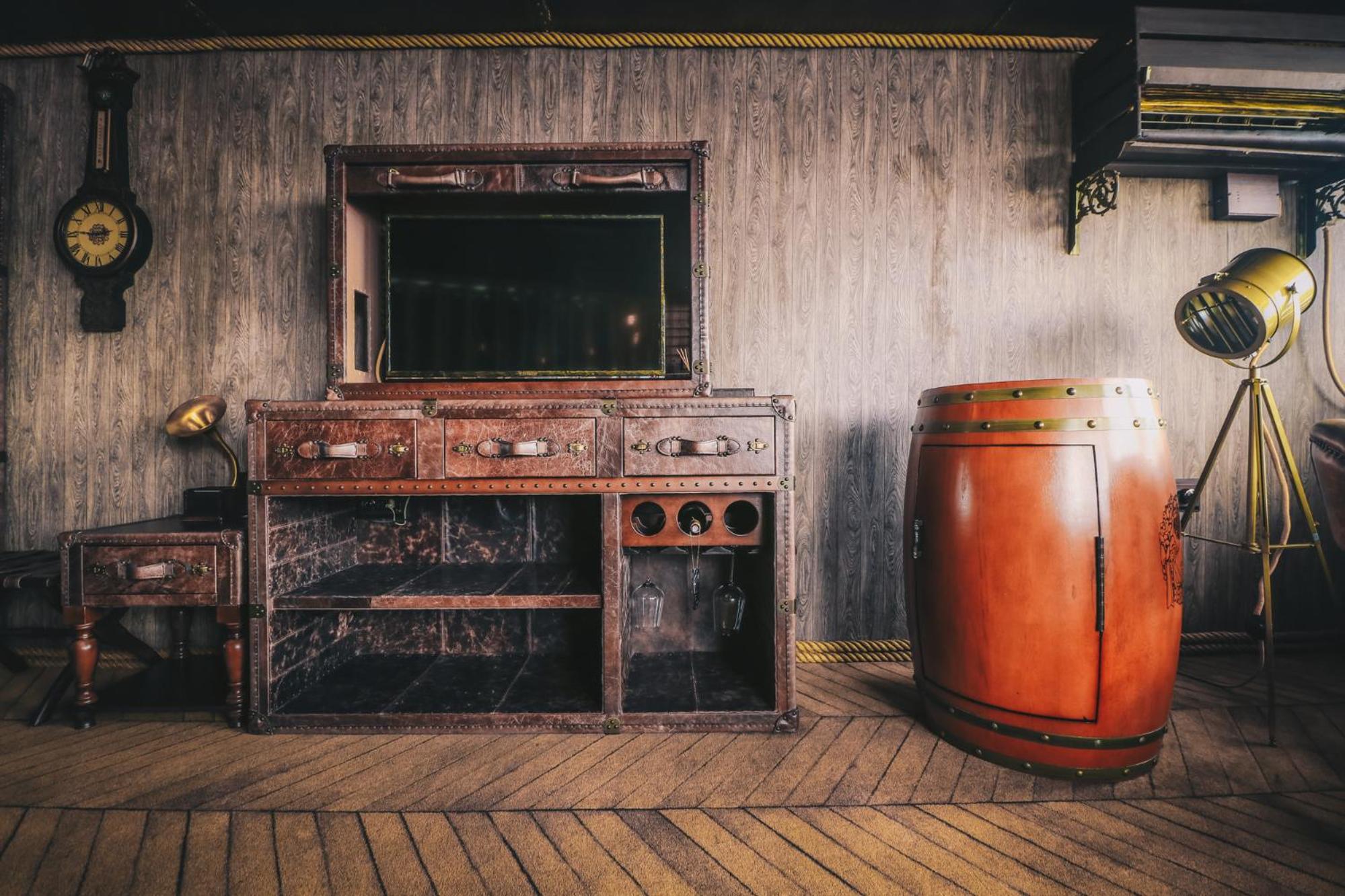 Vintage Luxury Yacht Hotel