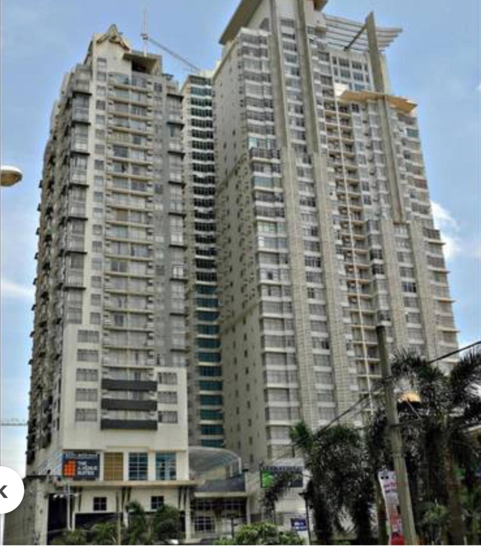 Modern, Spacious & Bright Flat view 3