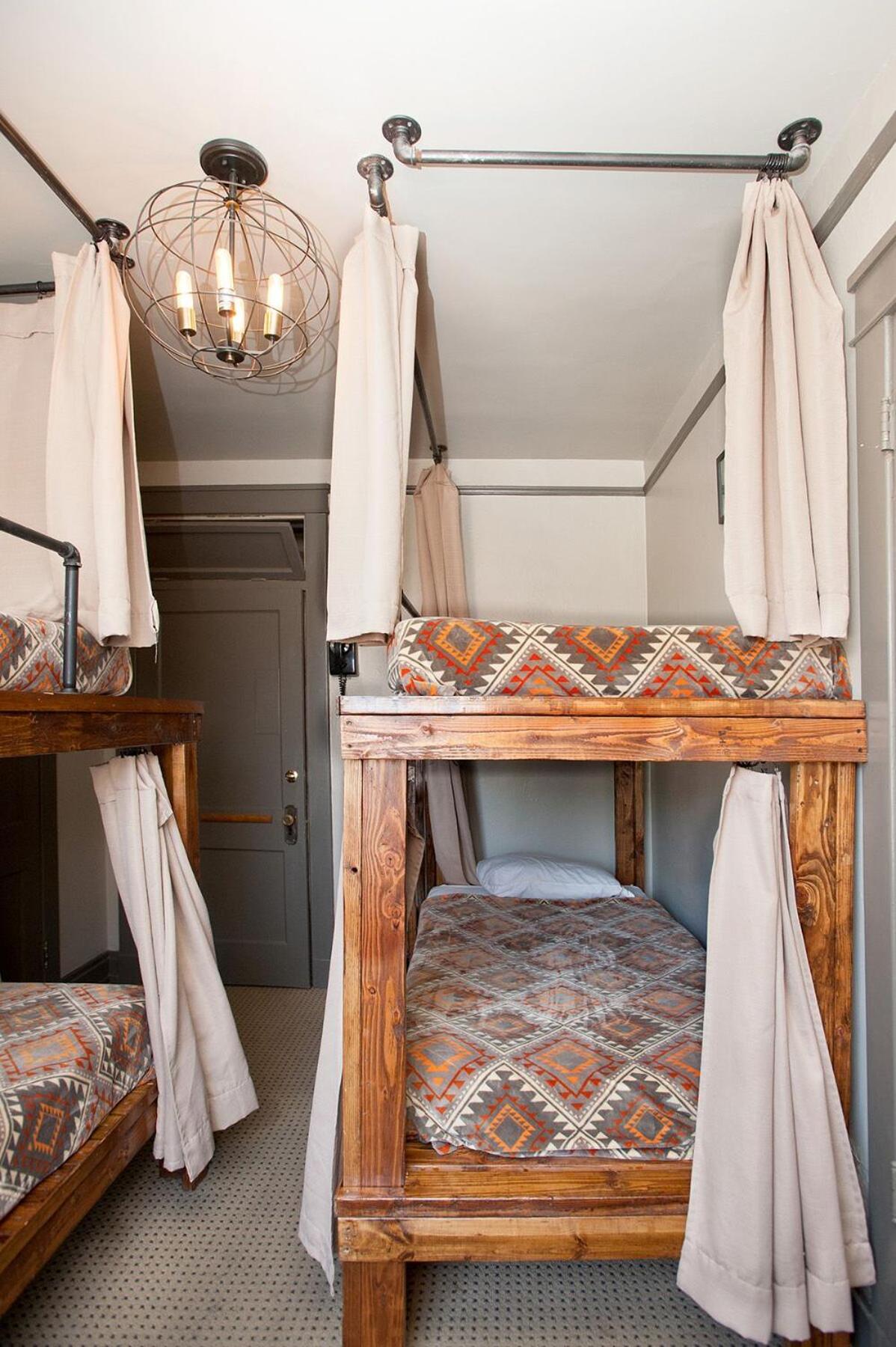 Gardner Hotel & Hostel