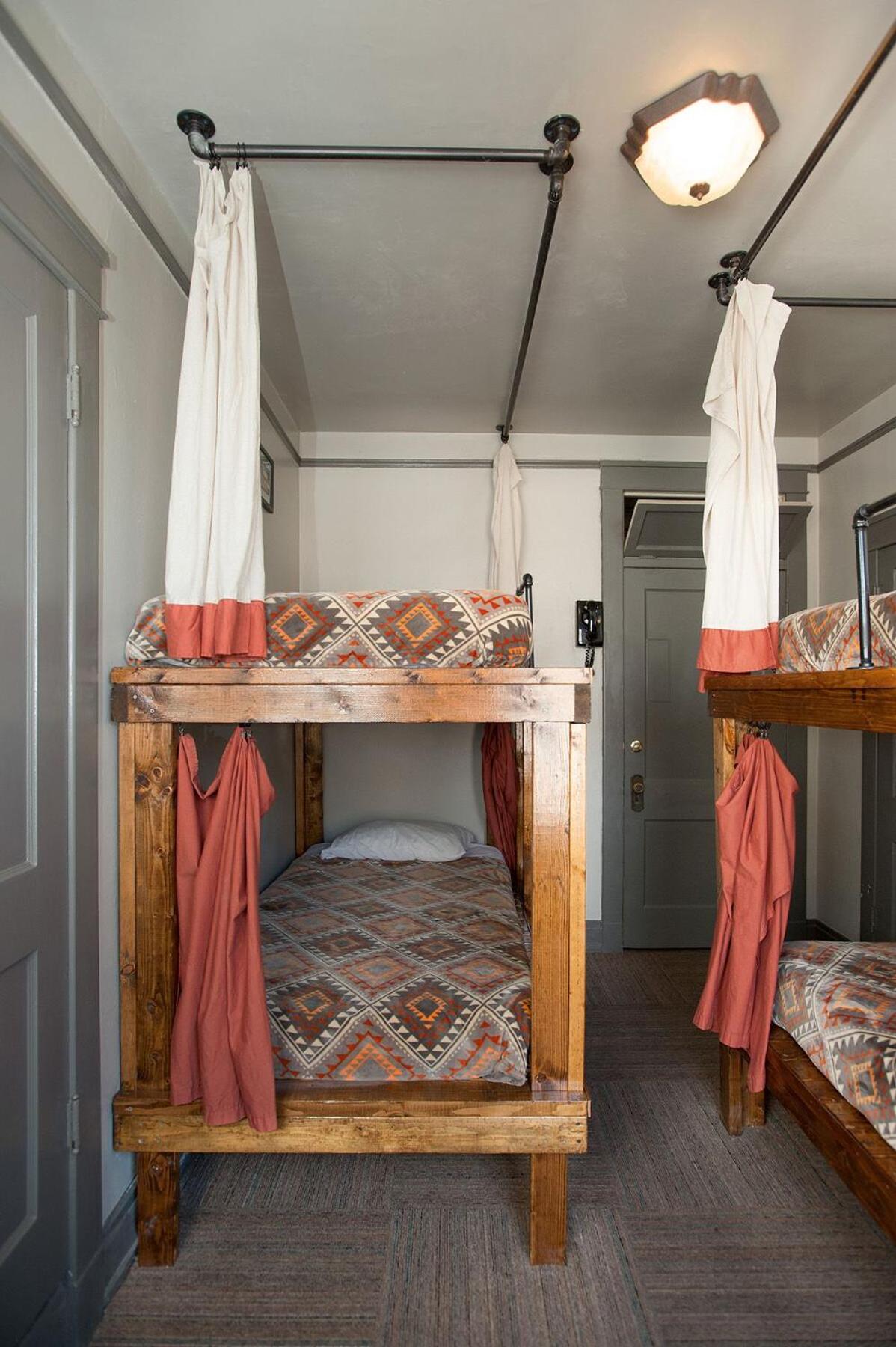 Gardner Hotel & Hostel