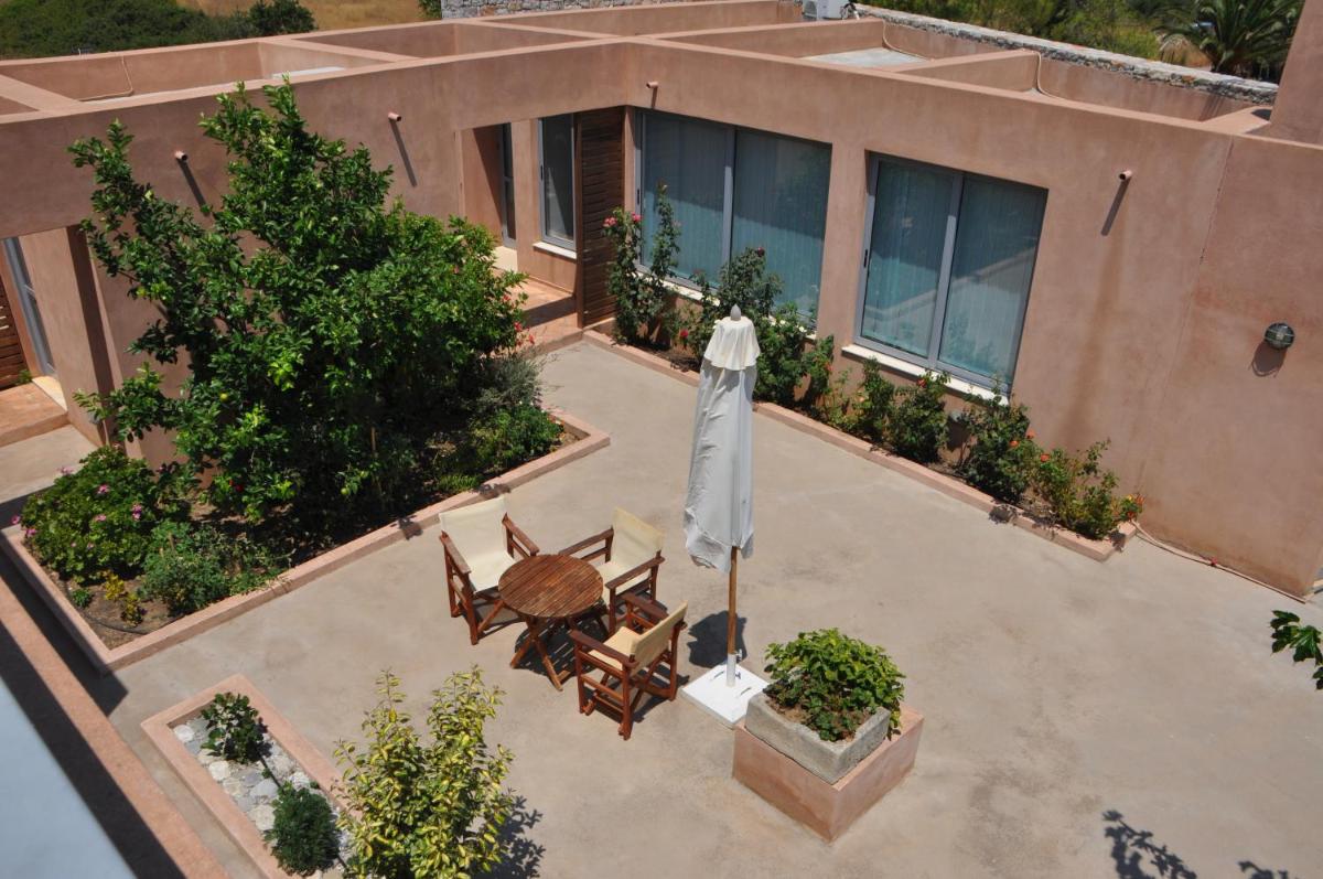 outdoor BBQ area