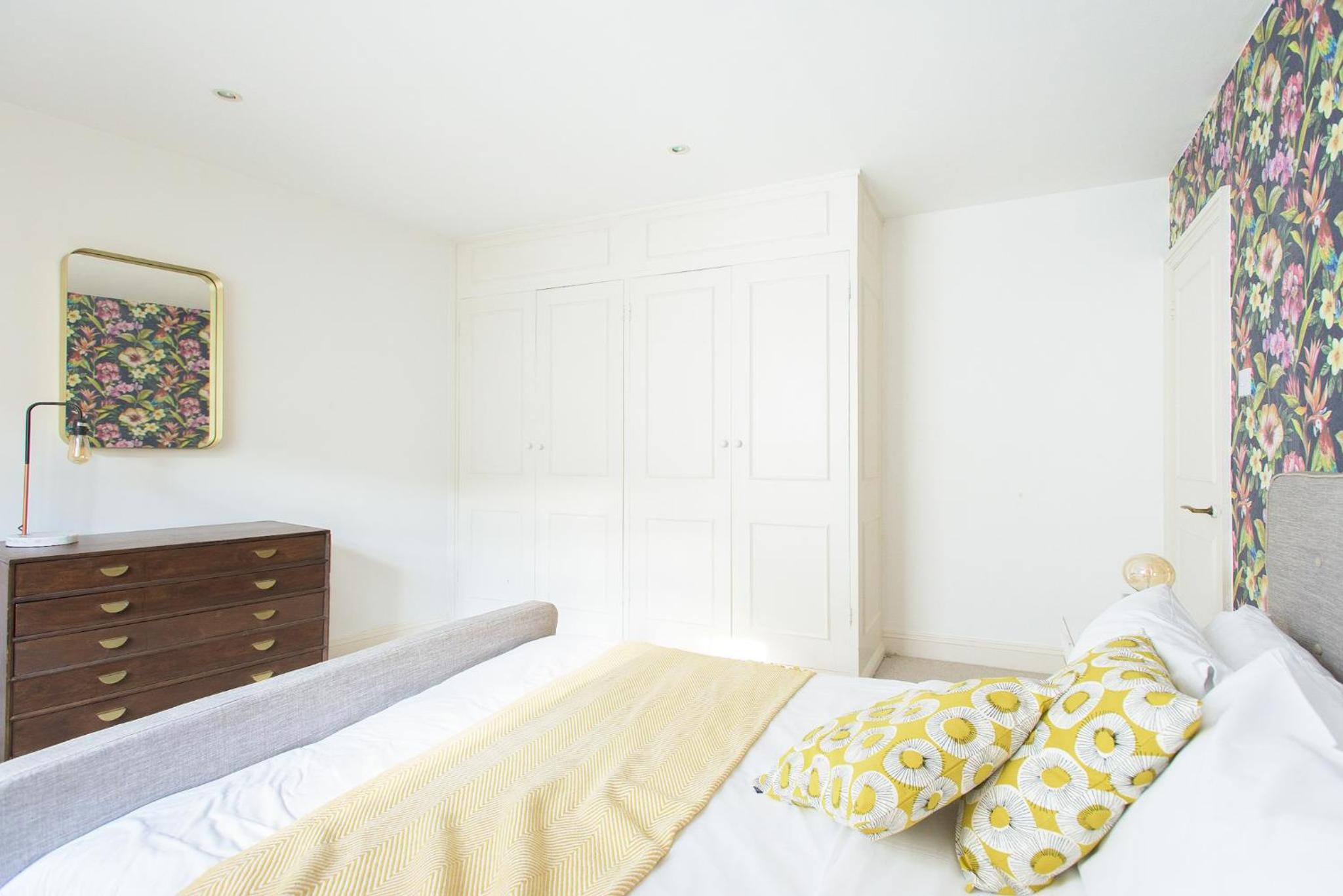 The Harrods Mews - Modern 4BDR with Rooftop Terrace