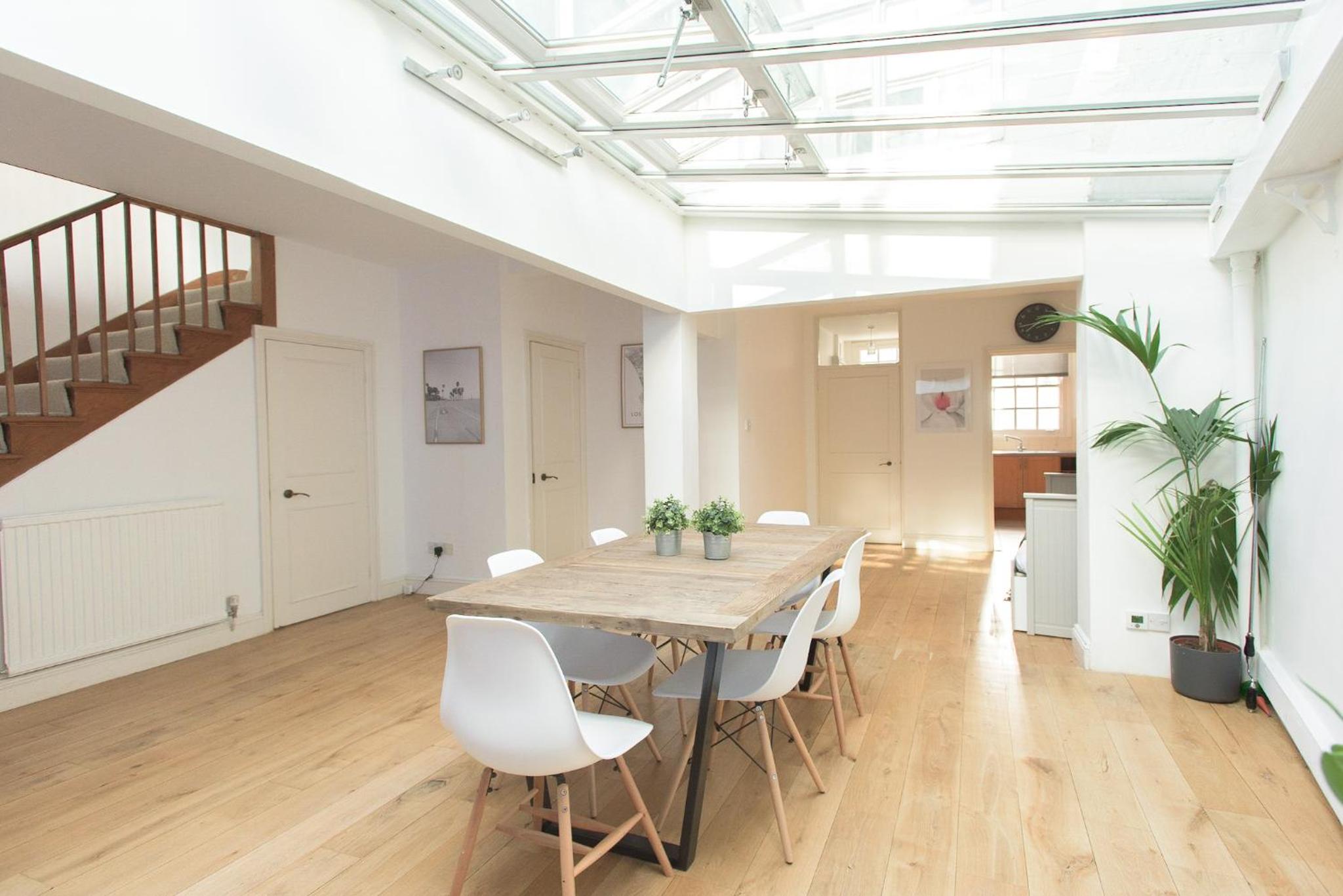 The Harrods Mews - Modern 4BDR with Rooftop Terrace
