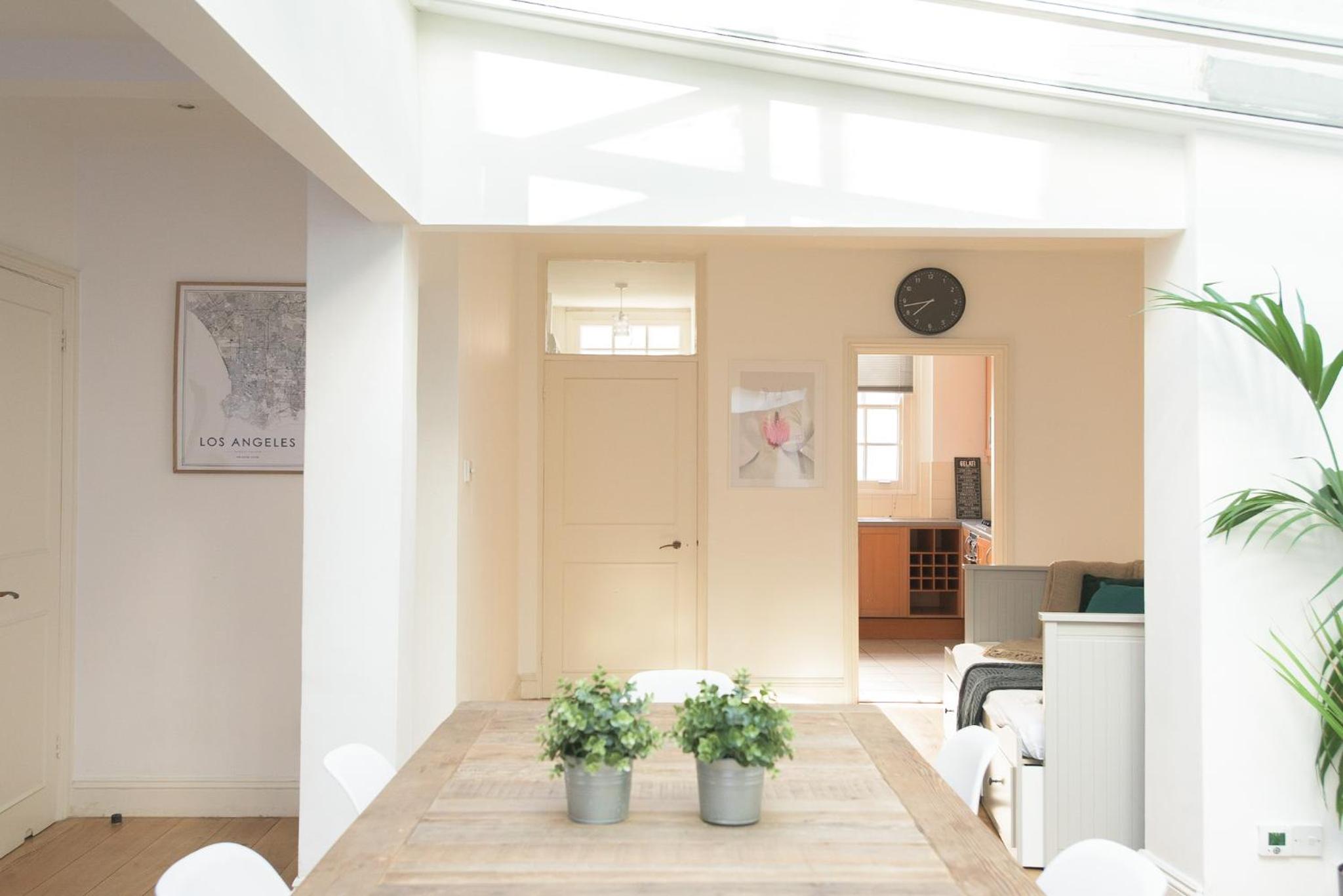 The Harrods Mews - Modern 4BDR with Rooftop Terrace