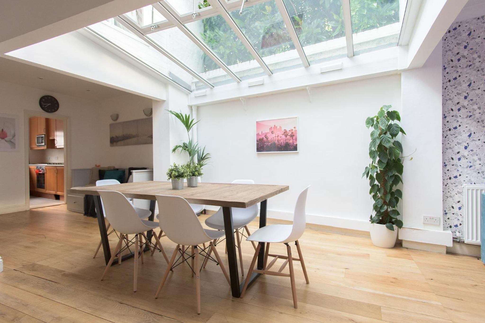The Harrods Mews - Modern 4BDR with Rooftop Terrace