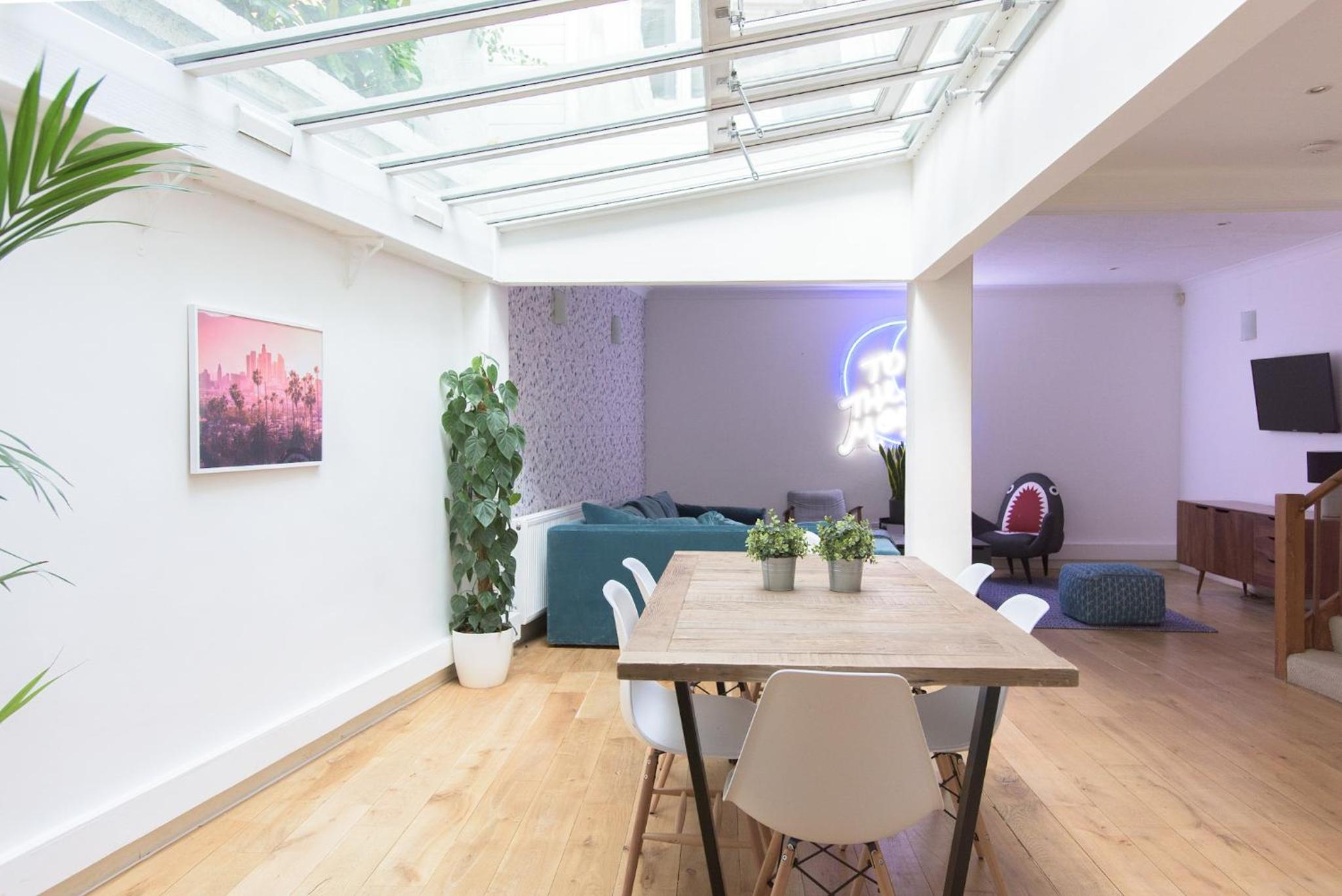 The Harrods Mews - Modern 4BDR with Rooftop Terrace