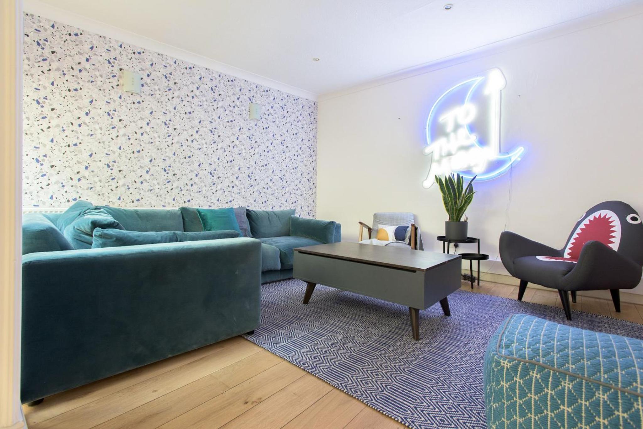 The Harrods Mews - Modern 4BDR with Rooftop Terrace