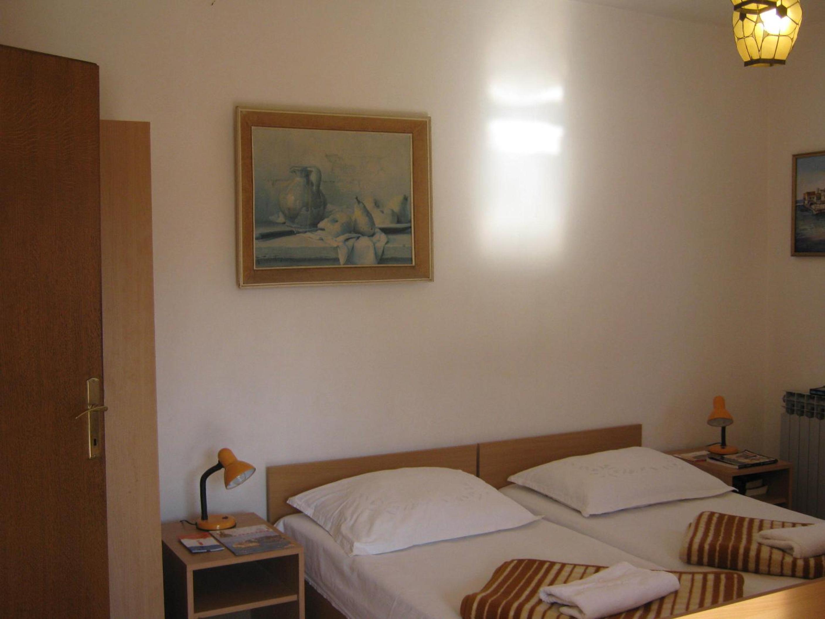 Apartments and Rooms Artemida