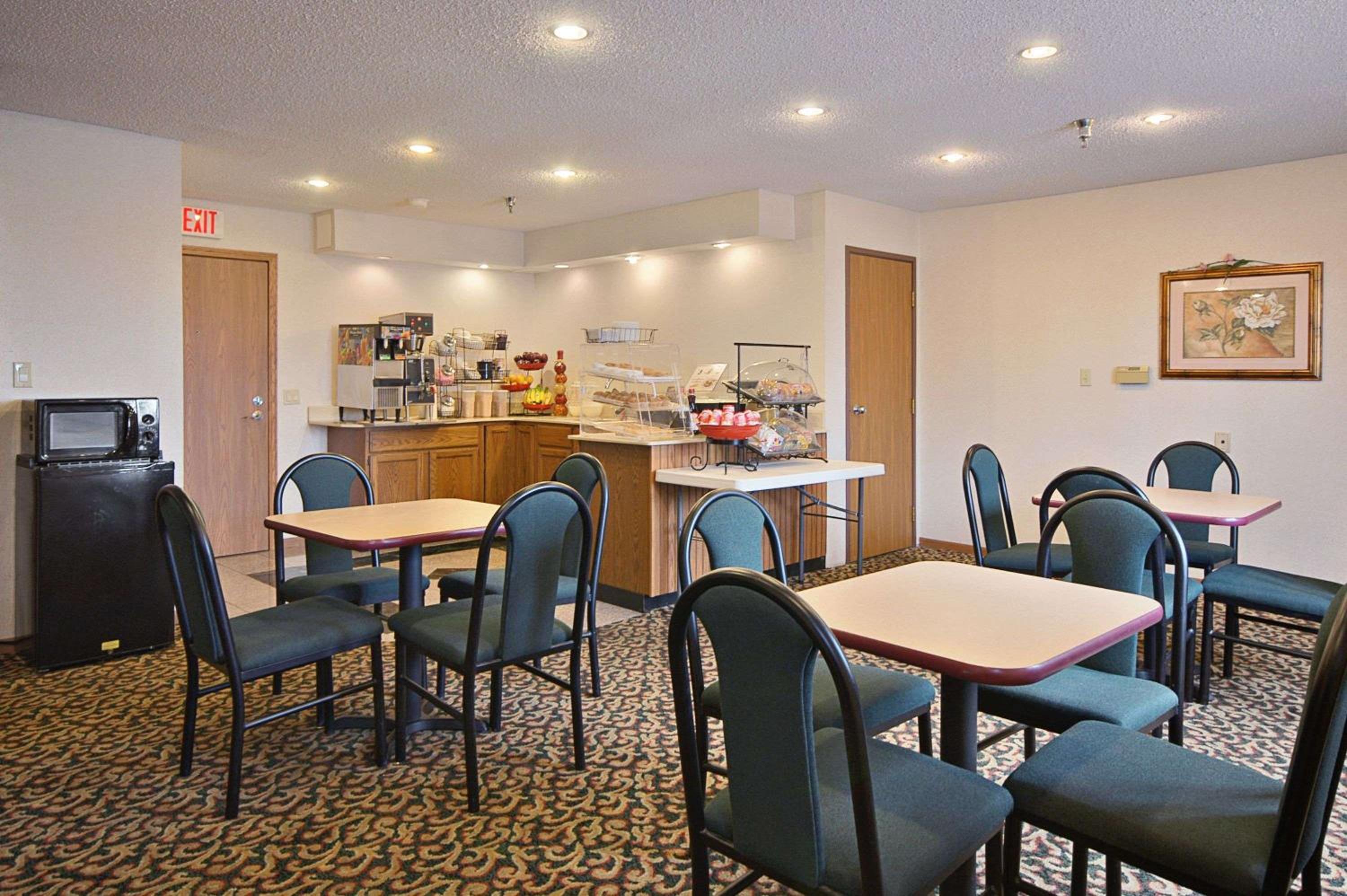 Crawfordsville Vacations - Super 8 by Wyndham Crawfordsville - Property Image 14